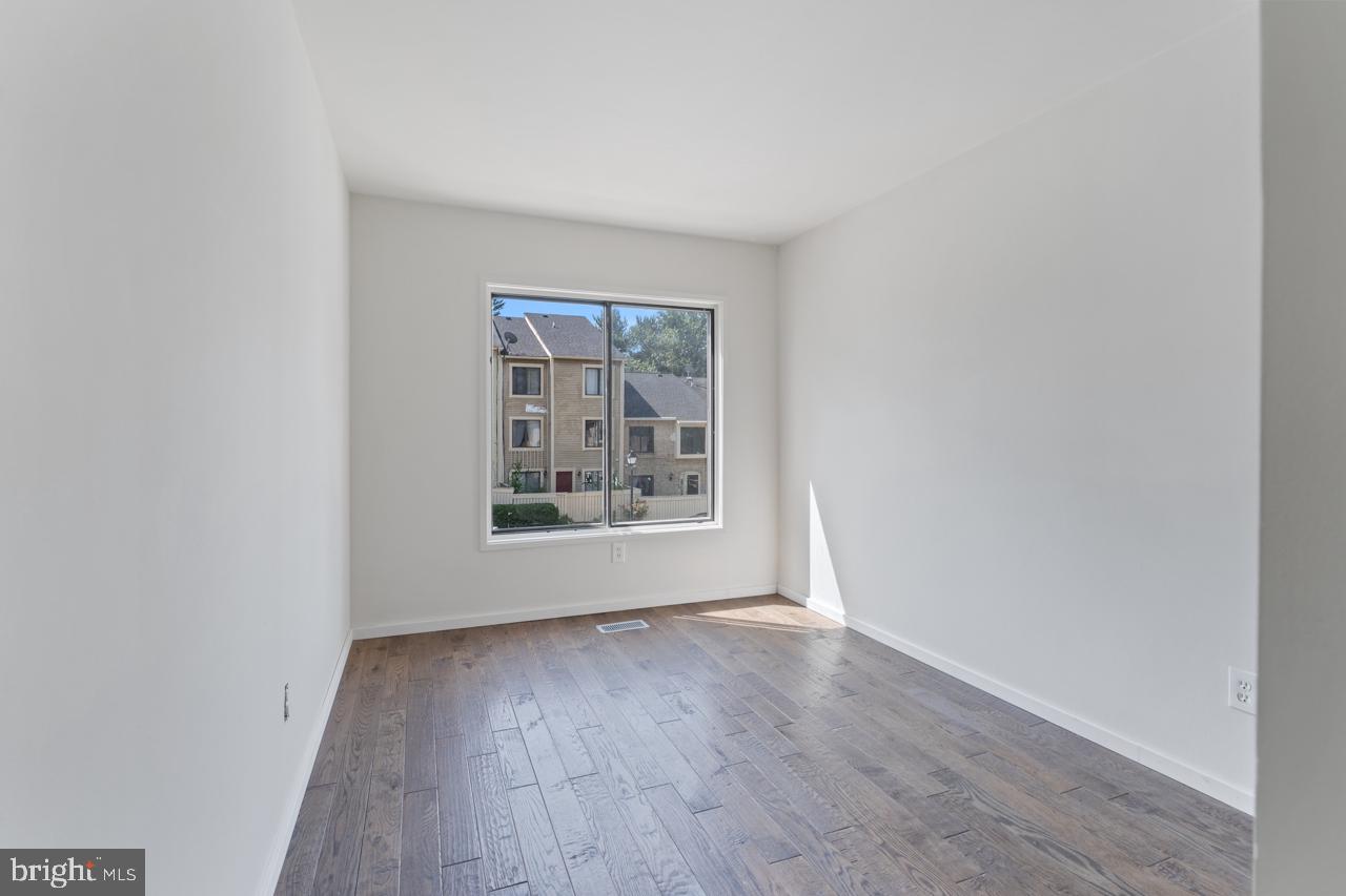 ESSEX PLACE - Residential