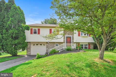 Photo of 1915 Wilderness Road, LANCASTER, PA 17603 (MLS # PALA2095568)