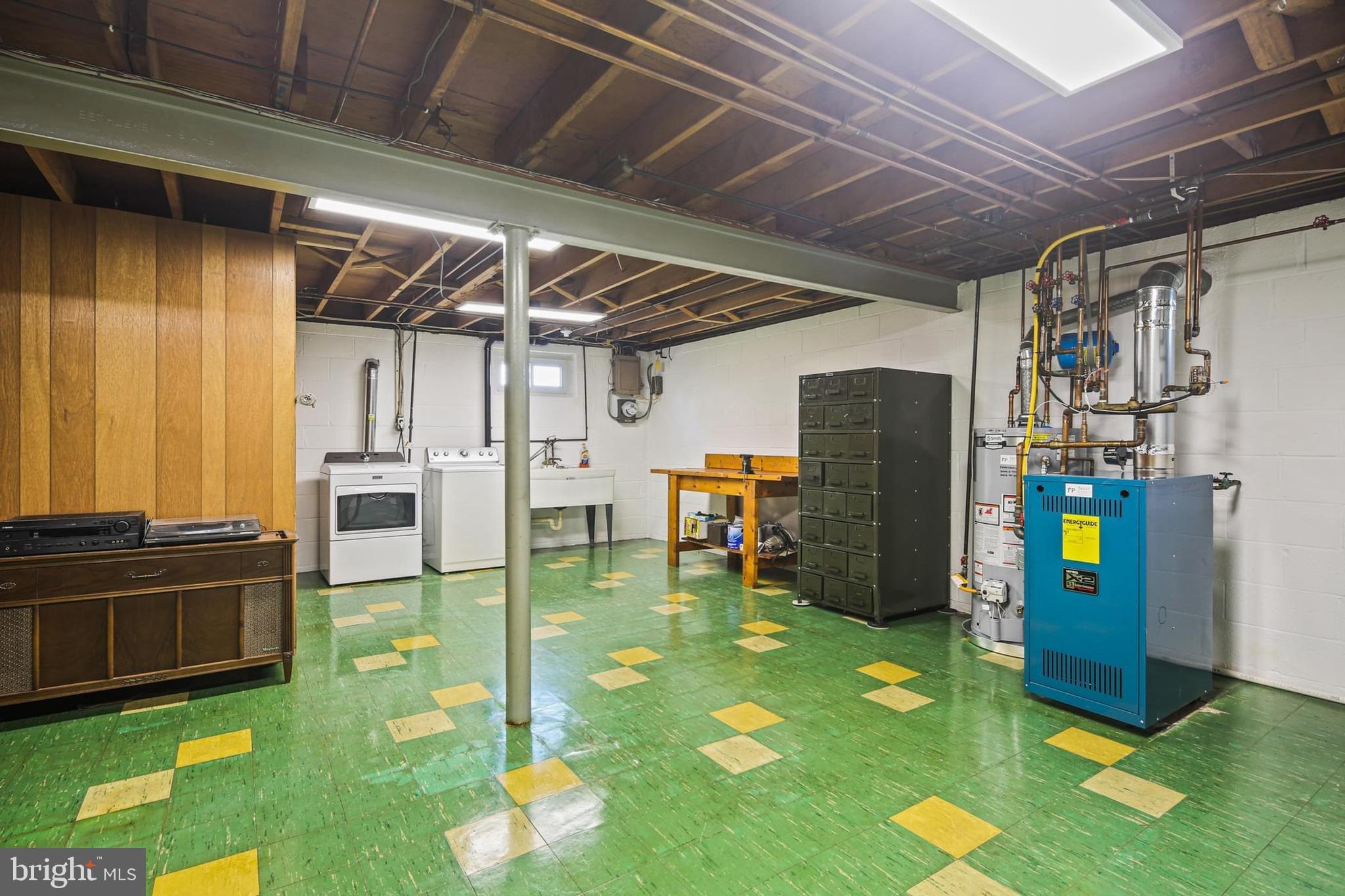 HARWOOD MANOR - Residential