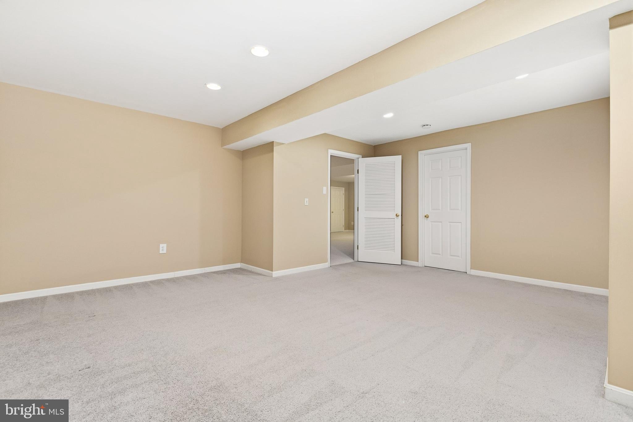 STONE MANOR - Residential