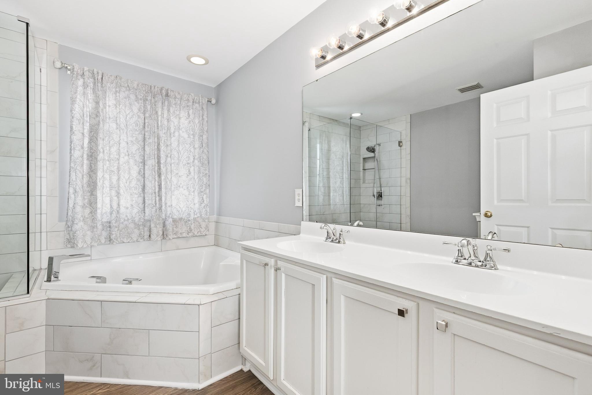 STONE MANOR - Residential