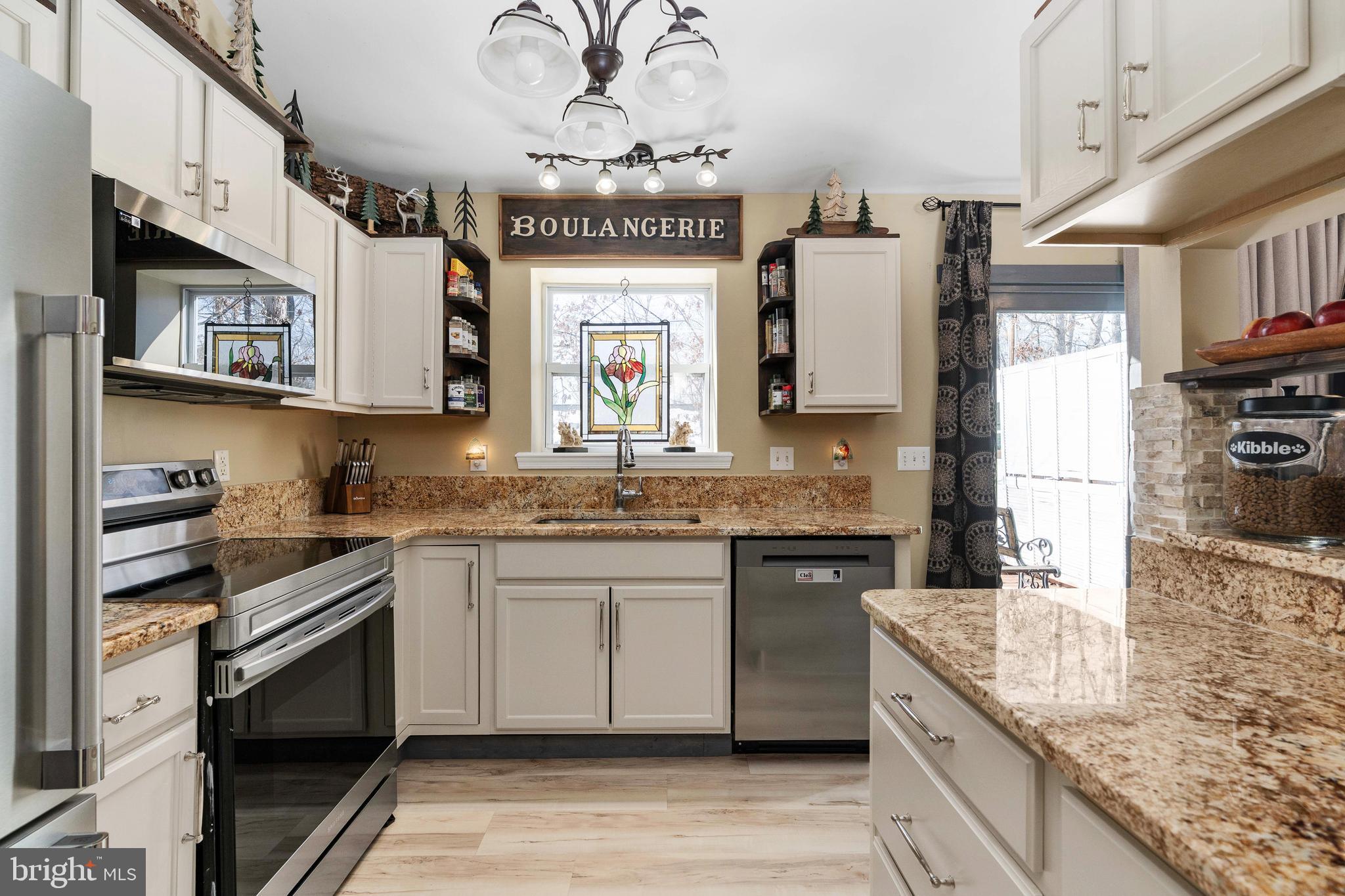 4207 LAKEVIEW PARKWAY