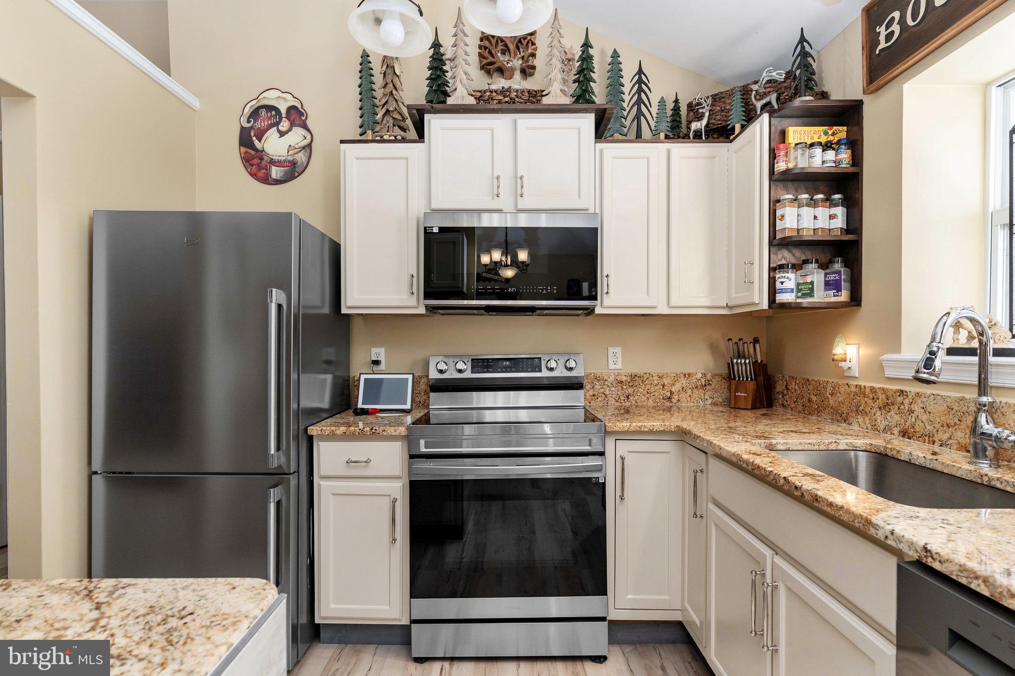 4207 LAKEVIEW PARKWAY