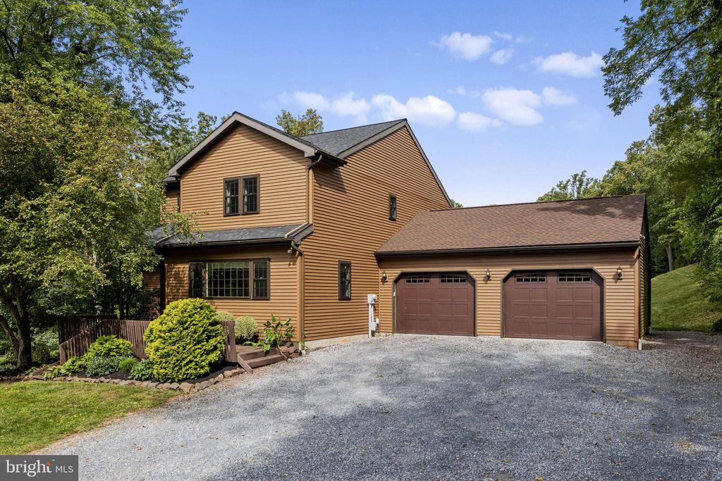 Photo of 329 Sunnyside Road, NEWMANSTOWN, PA 17073 (MLS # PALN2023380)