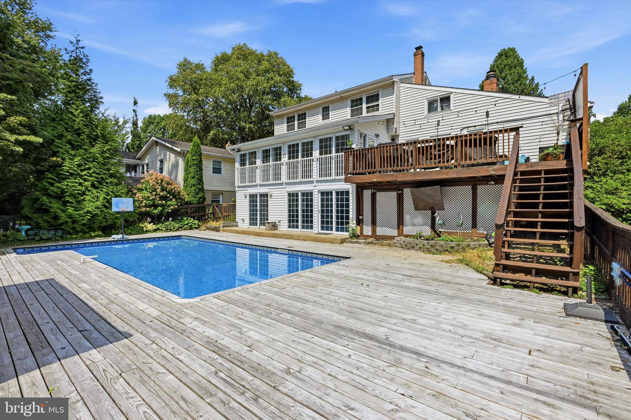 7 CAULINE COURT