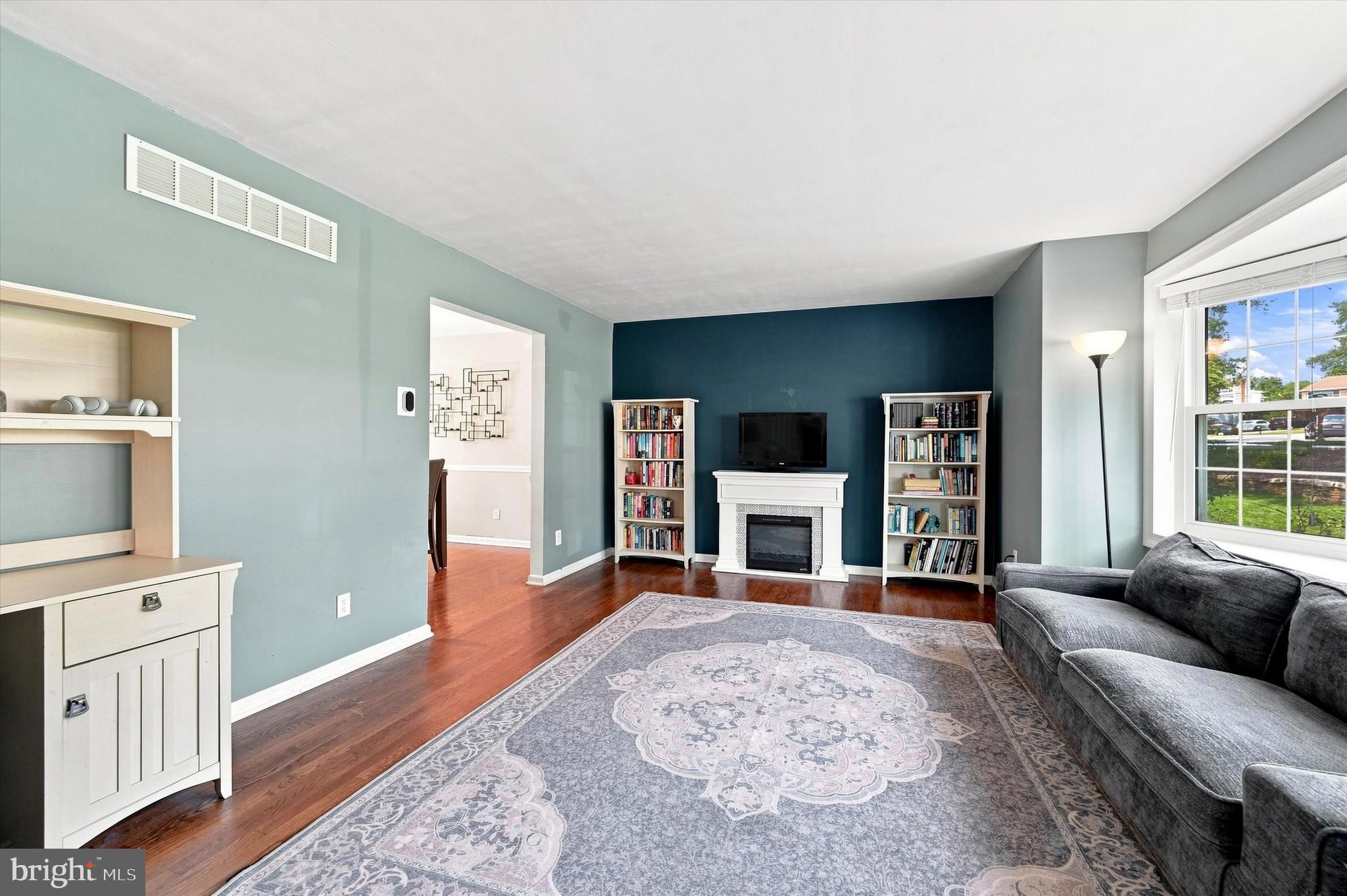 7 CAULINE COURT
