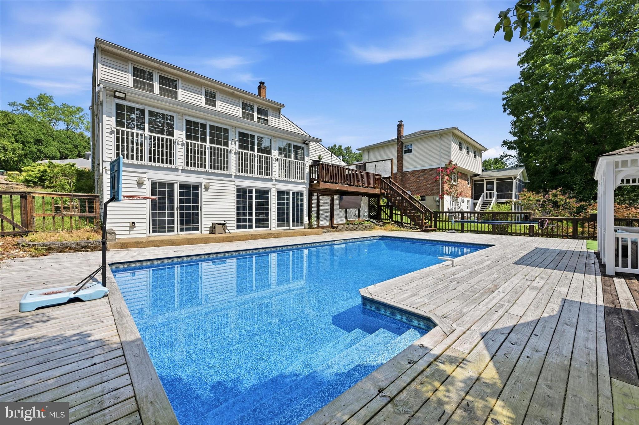 7 CAULINE COURT
