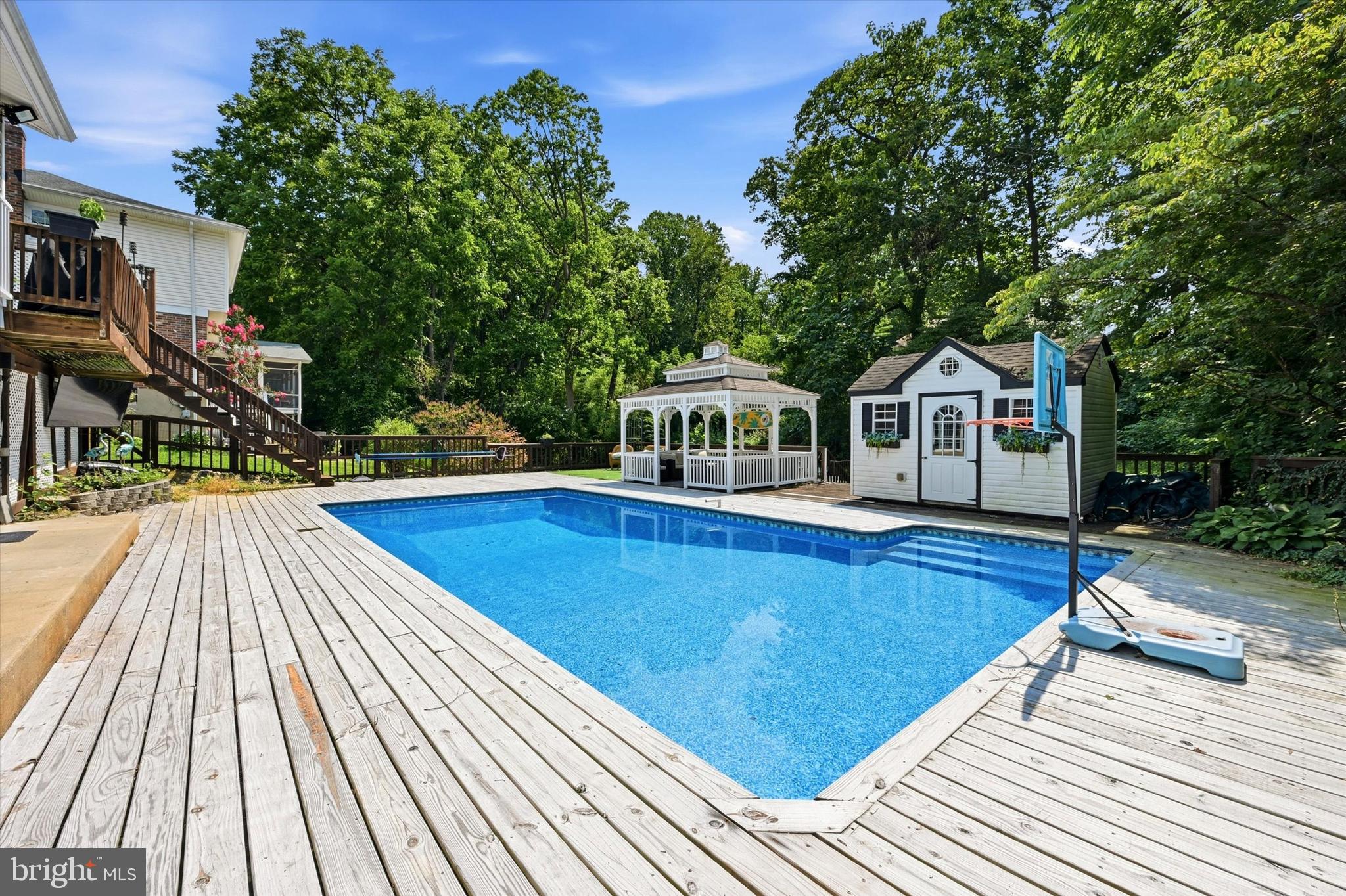 7 CAULINE COURT
