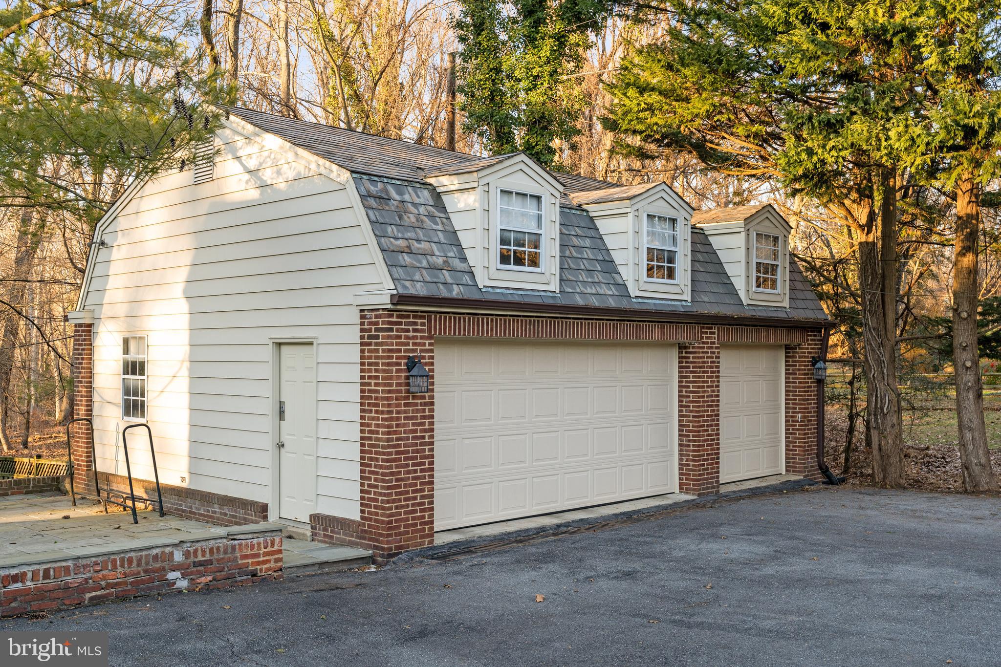 BURNT MILLS HILLS - Residential