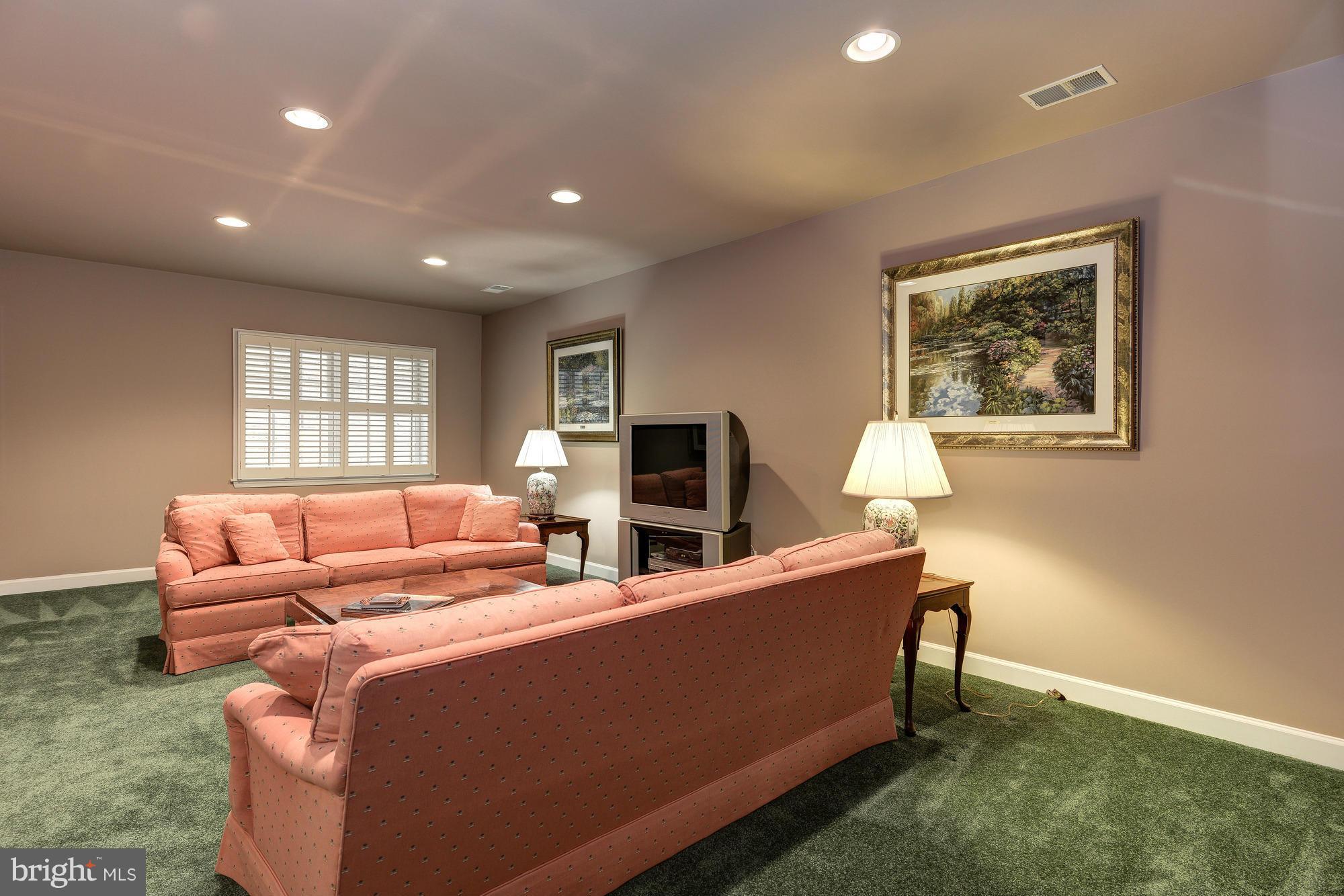 MCLEAN VILLAGE - Residential