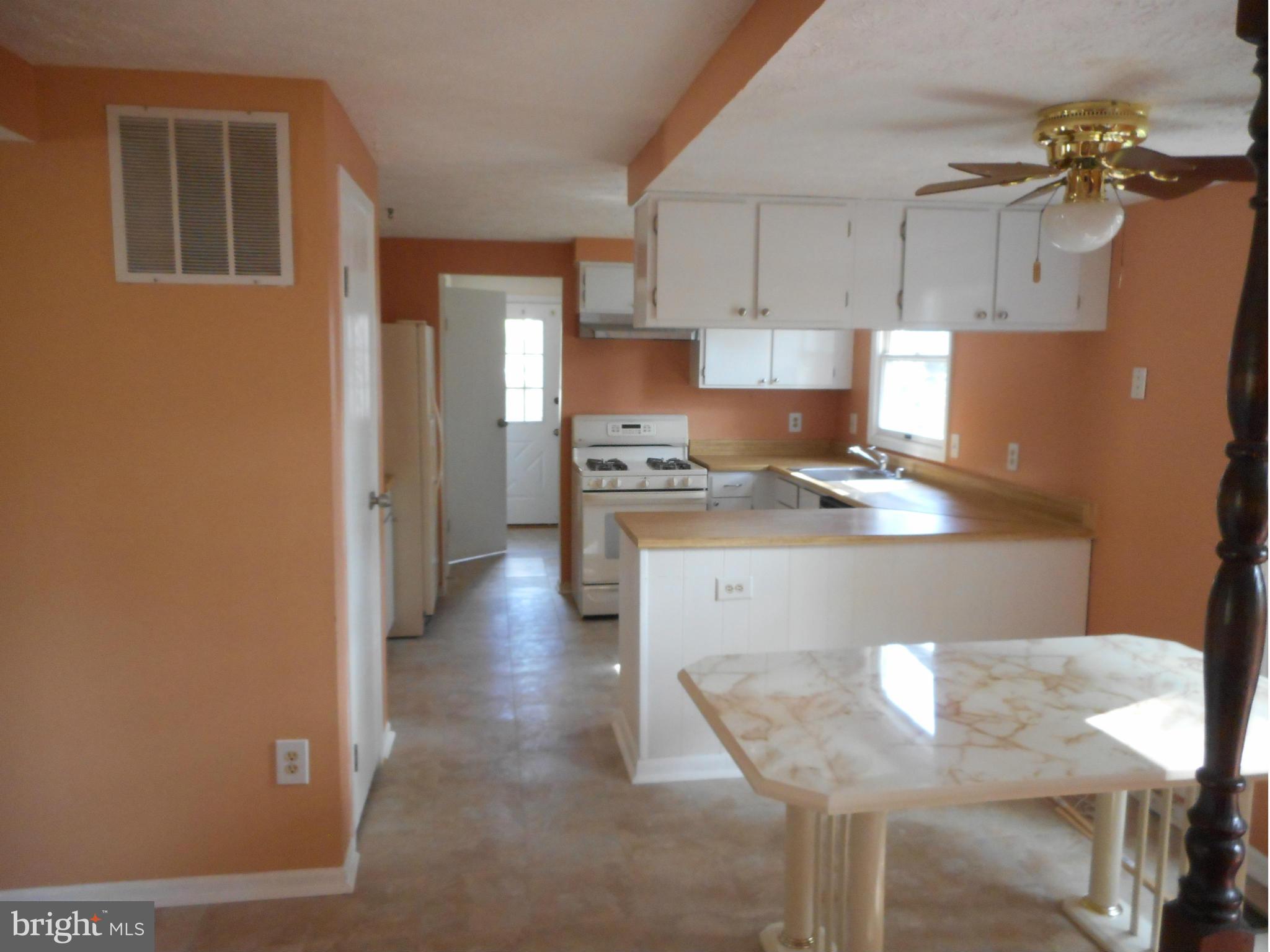 SUMMER HILL ESTATES - Residential Lease