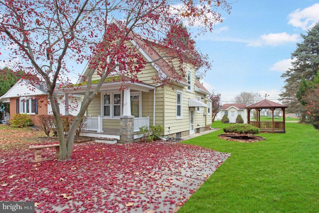 Photo of 1215 E Walnut Street, HANOVER, PA 17331 (MLS # PAYK2094070)