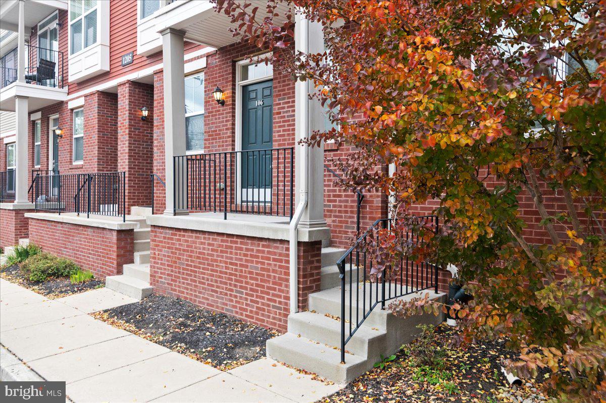 1205 GREEN STREET 106