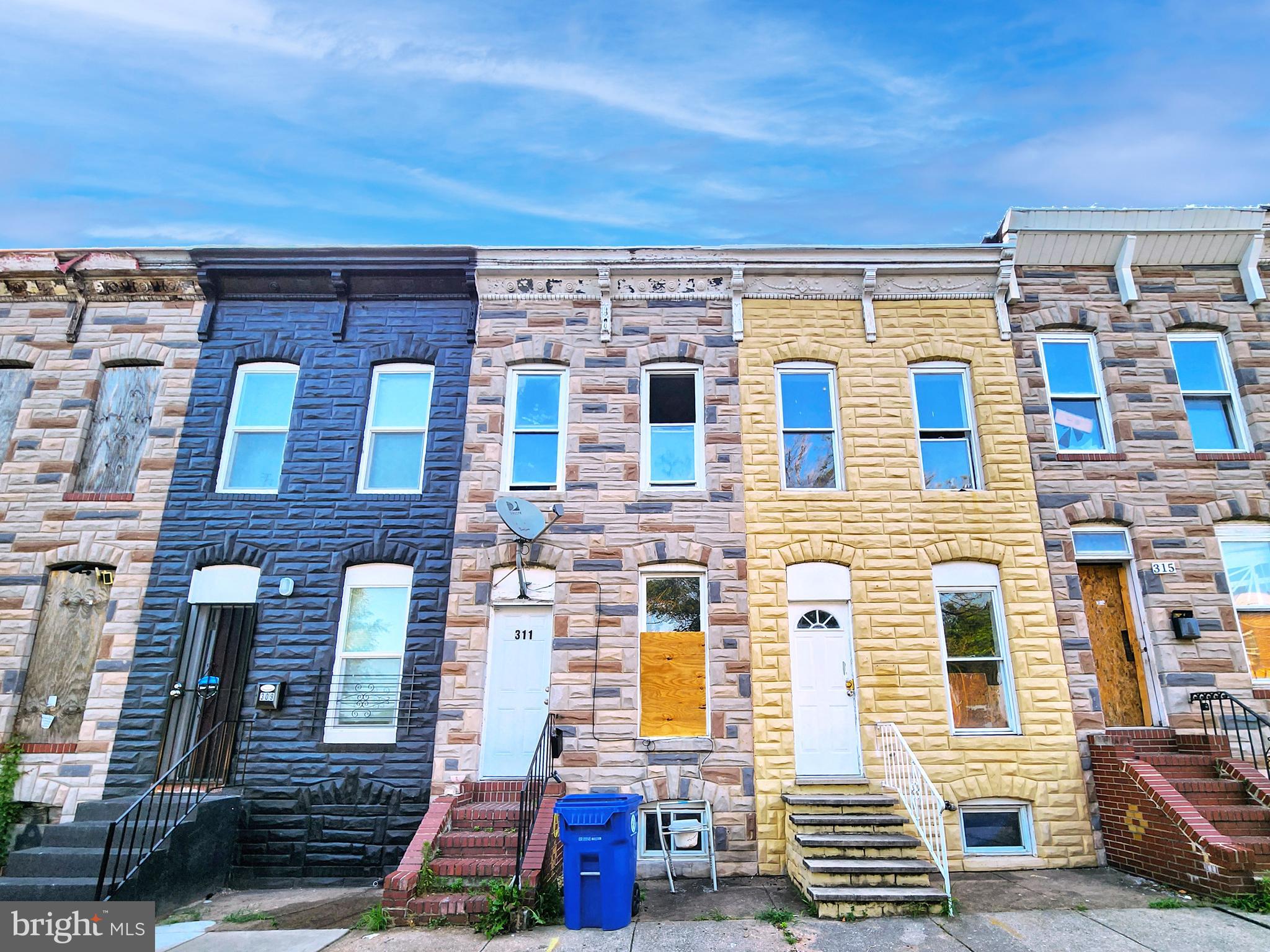 ONLINE AUCTION: Bidding begins 8/5/2025 @ 10:00 AM. Bidding ends 8/7/2025 @ 12:30 PM. List Price is Suggested Opening Bid. Deposit: $5,000.
Two-story townhome located in the Carrollton Ridge neighborhood.
Close to Westside Shopping Center and Carroll Park, offering access to retail and recreation.
Closest major traffic arteries are W Pratt St and S Monroe St.
Property is believed to be vacant.