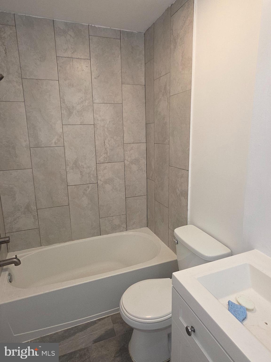 SPRINGFIELD SQUARE - Residential