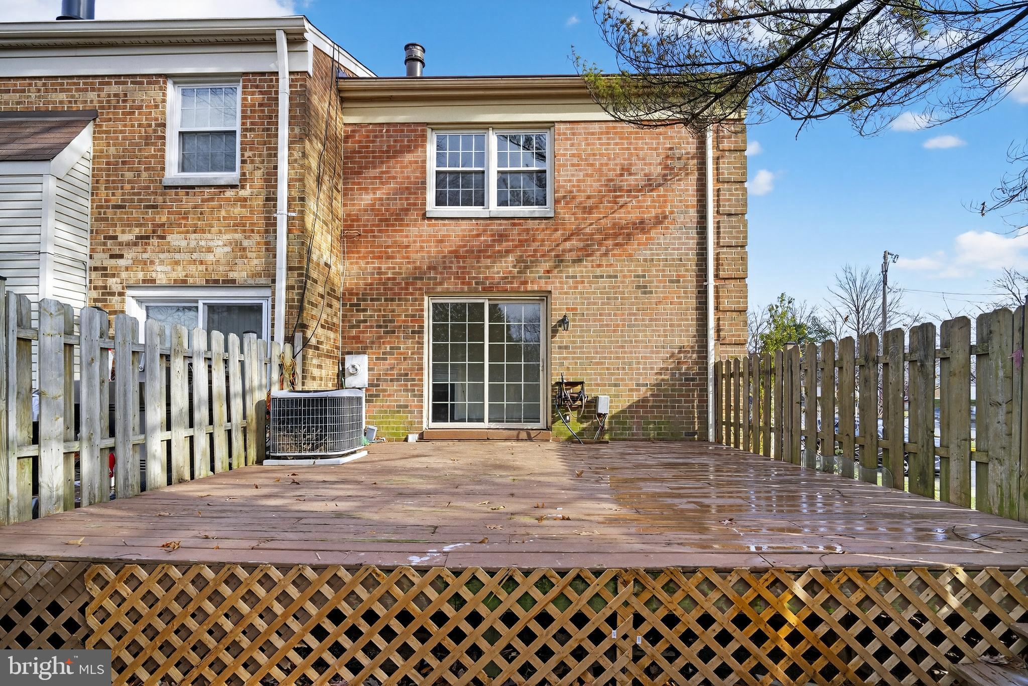 SPRINGFIELD SQUARE - Residential