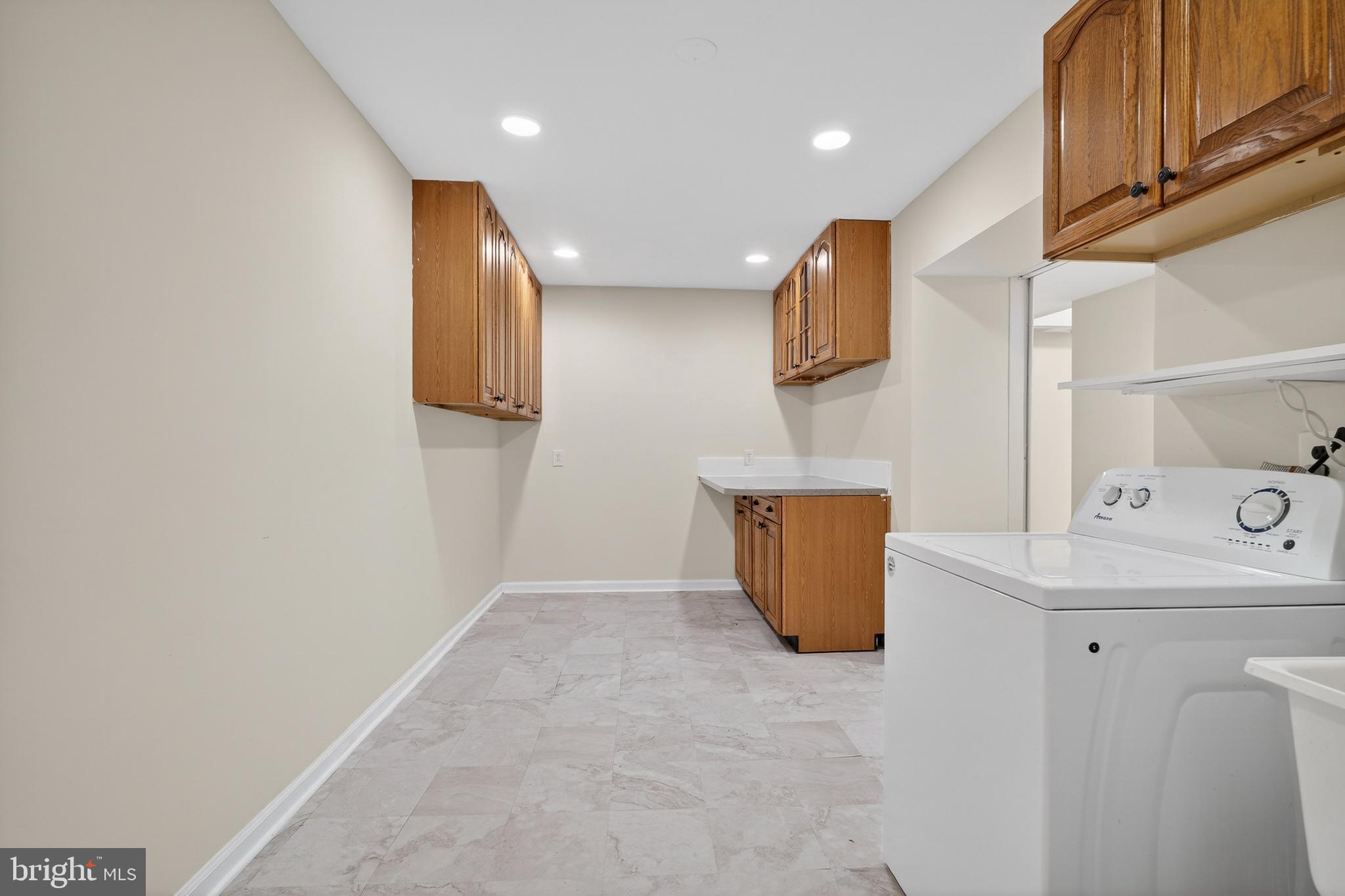 SPRINGFIELD SQUARE - Residential