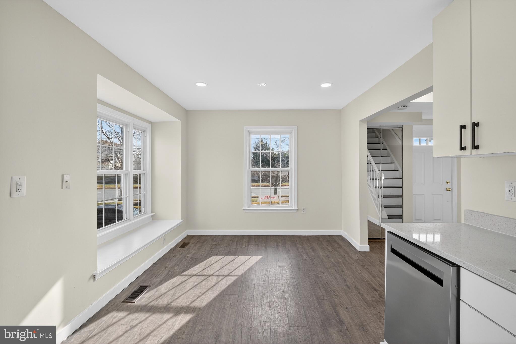 SPRINGFIELD SQUARE - Residential