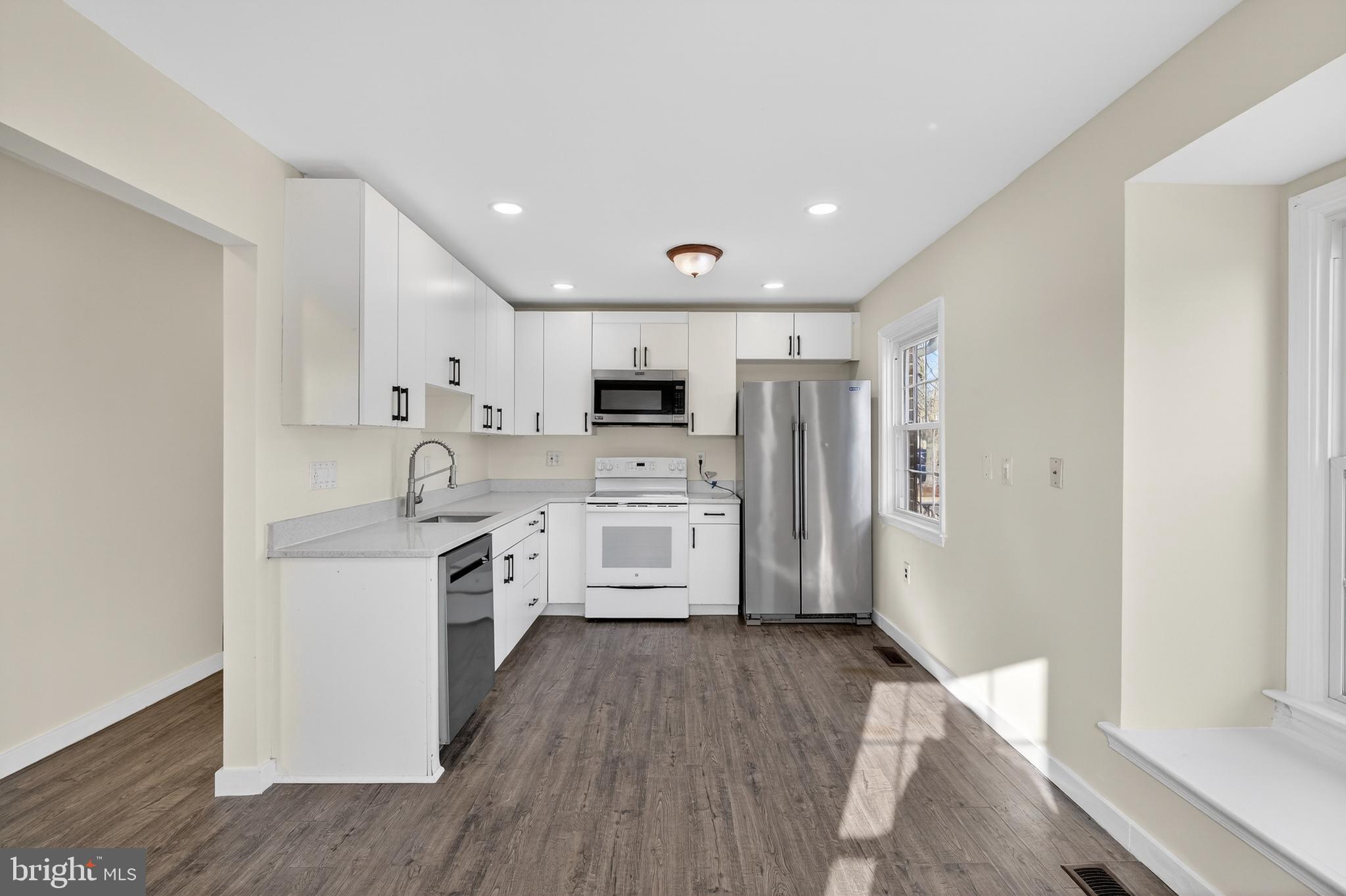 SPRINGFIELD SQUARE - Residential