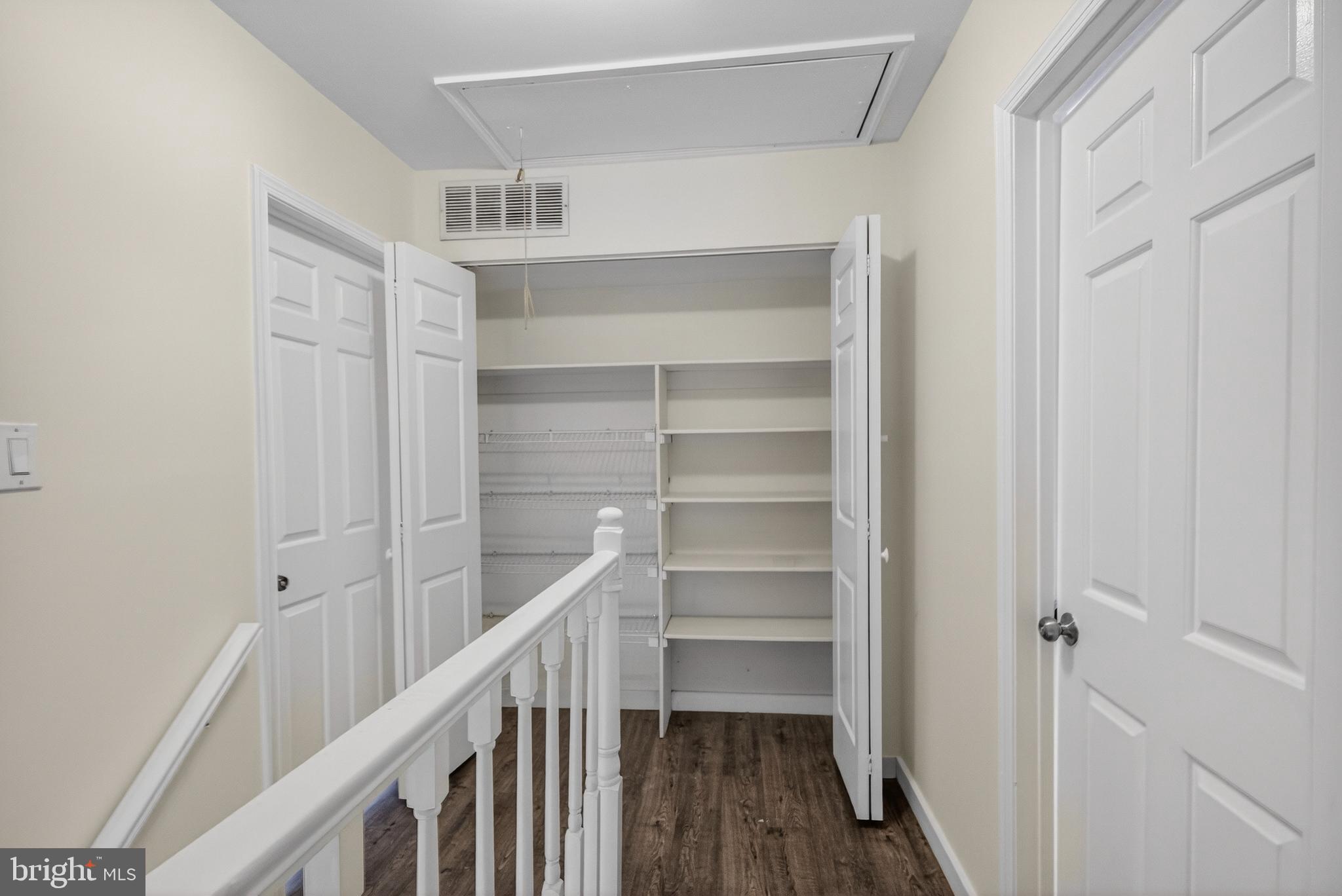 SPRINGFIELD SQUARE - Residential