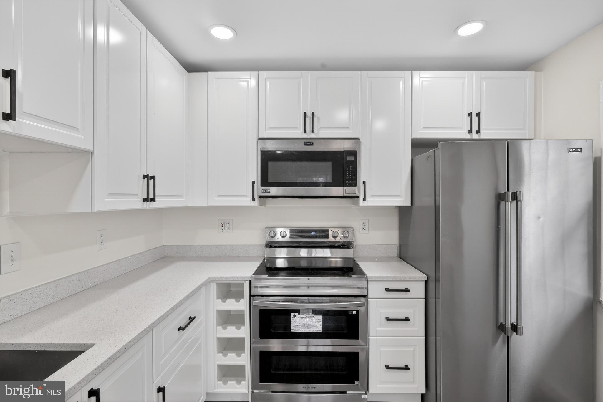 SPRINGFIELD SQUARE - Residential