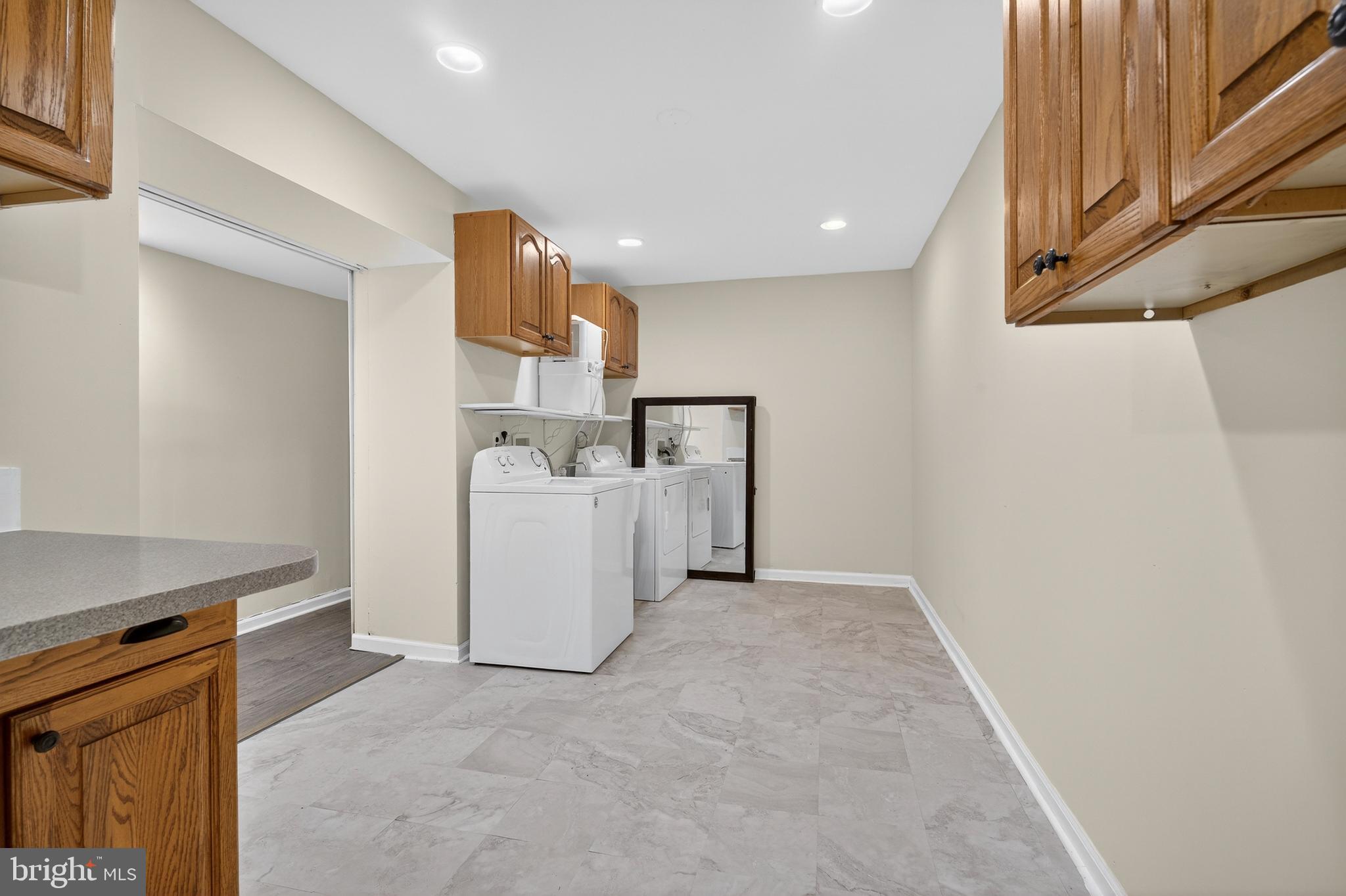 SPRINGFIELD SQUARE - Residential