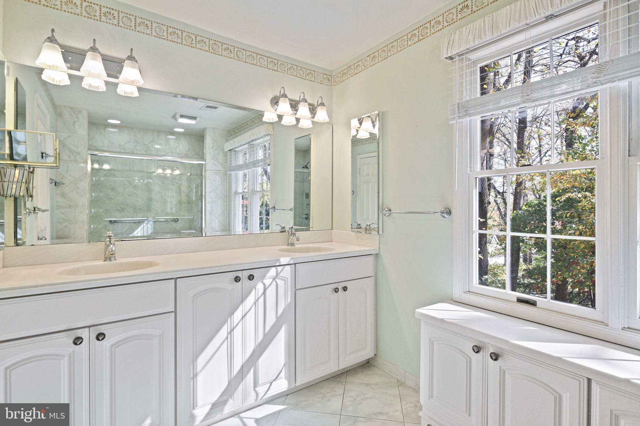 BURLEIGH MANOR - Residential