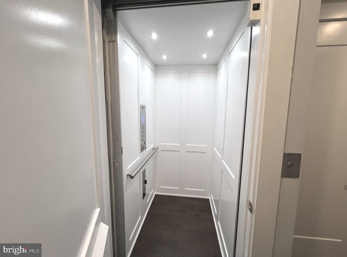 GROSVENOR HEIGHTS - Residential