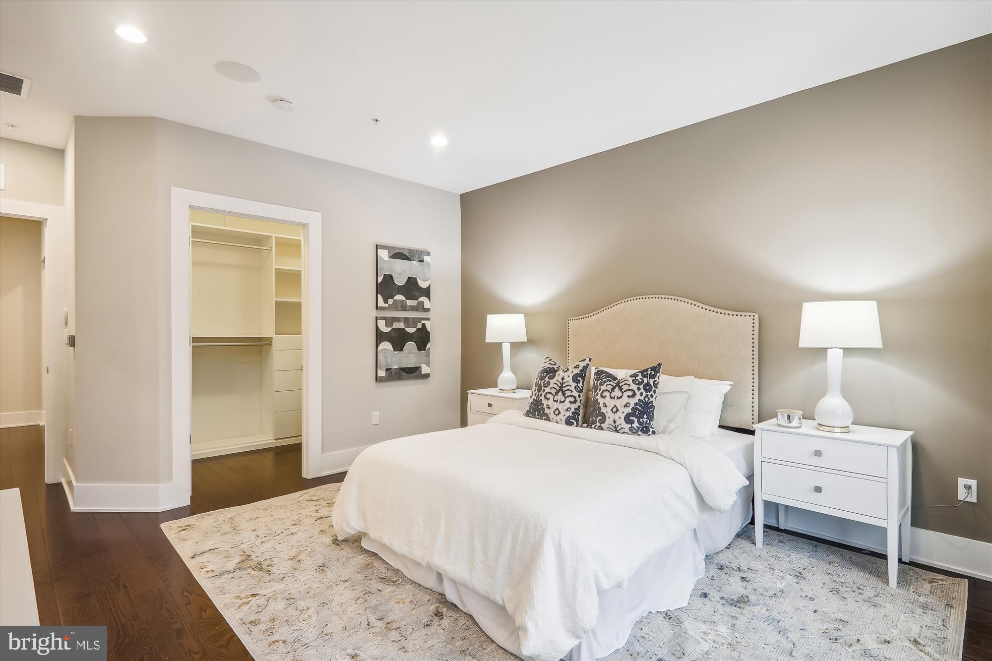 GROSVENOR HEIGHTS - Residential