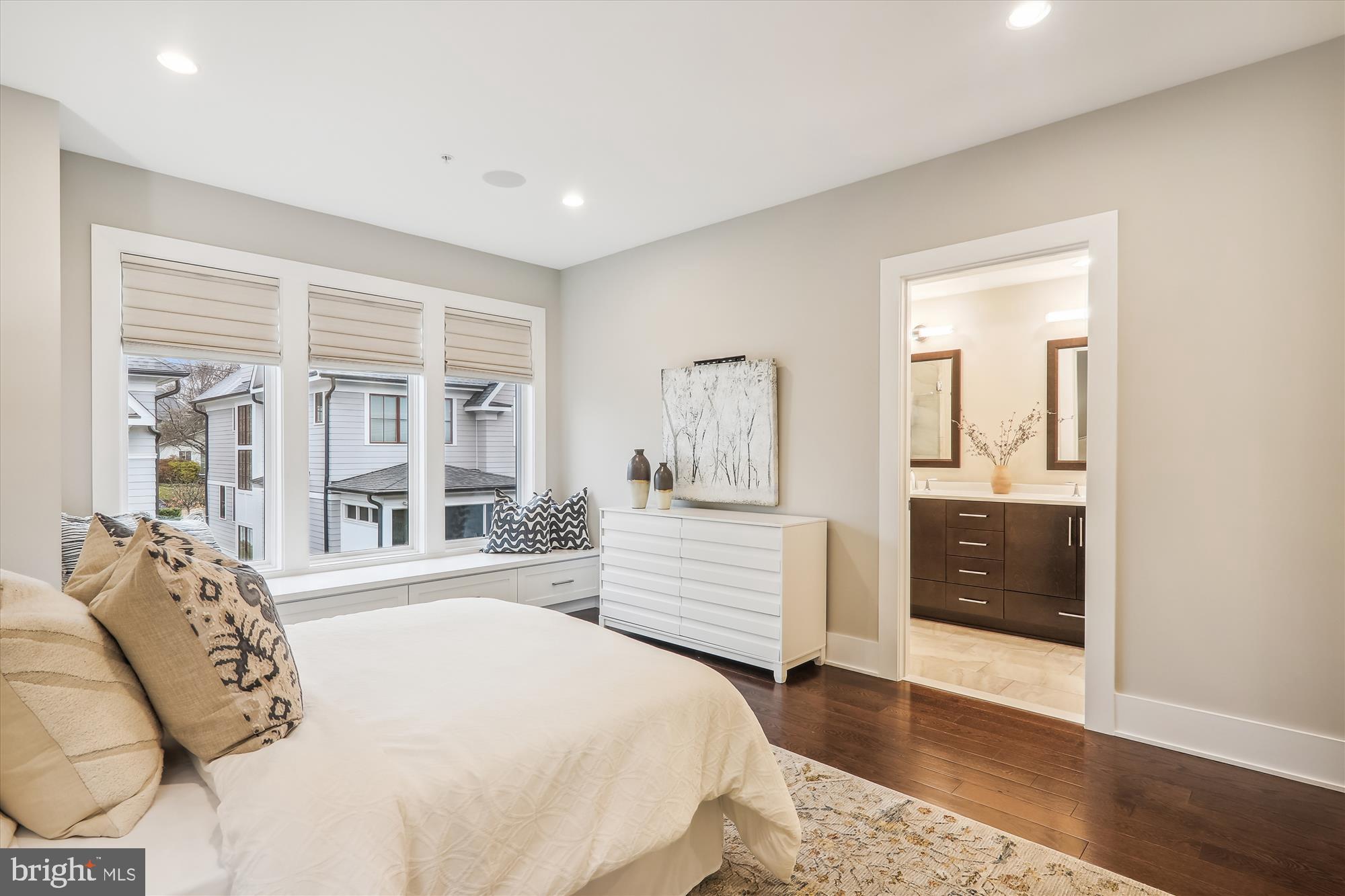 GROSVENOR HEIGHTS - Residential