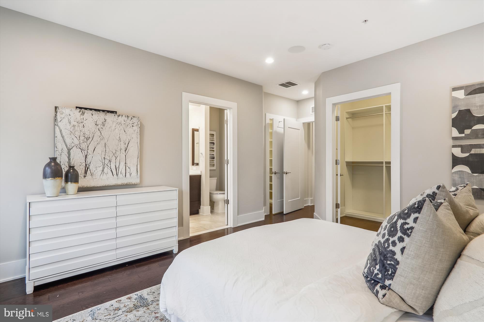 GROSVENOR HEIGHTS - Residential