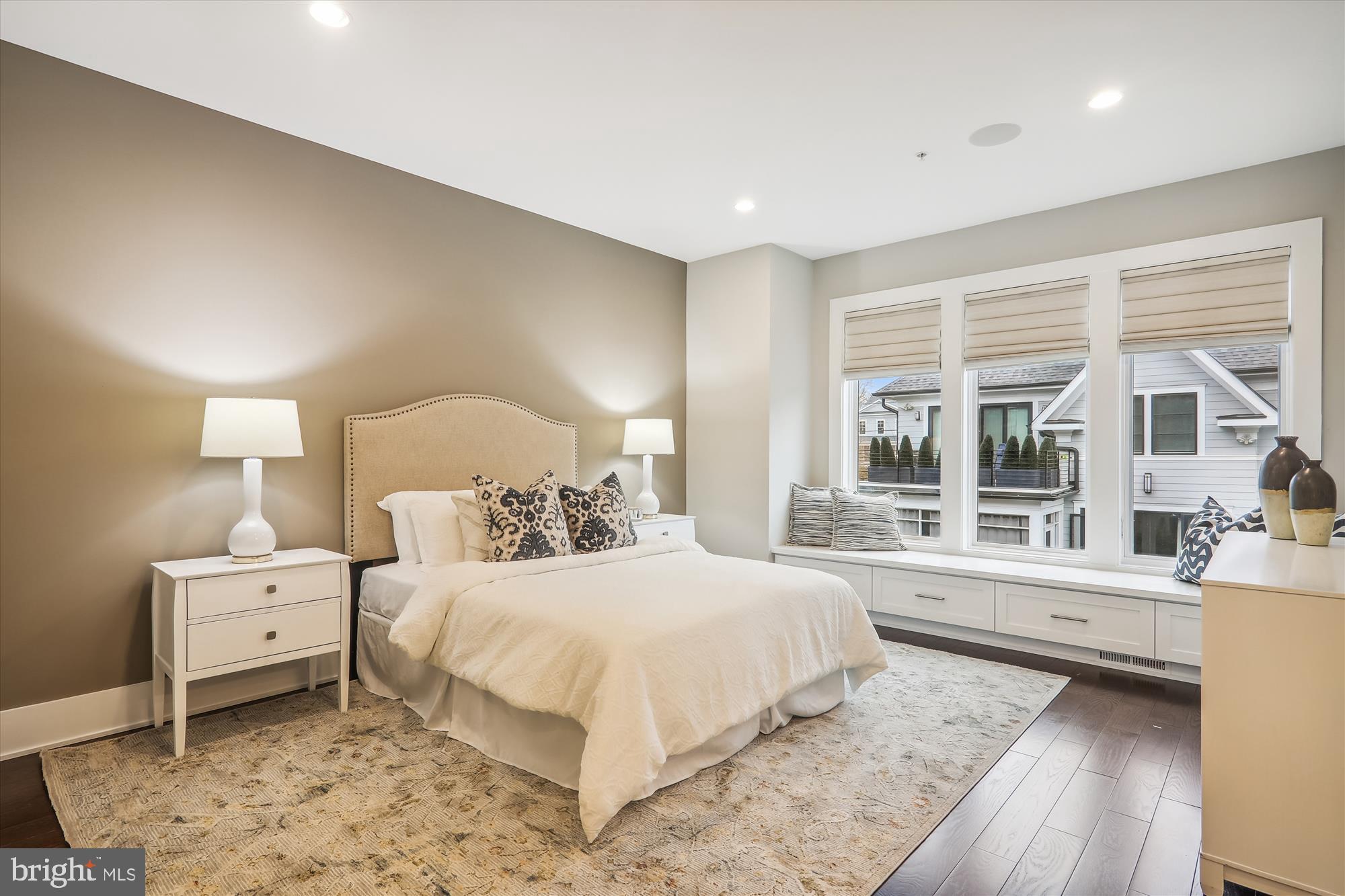 GROSVENOR HEIGHTS - Residential