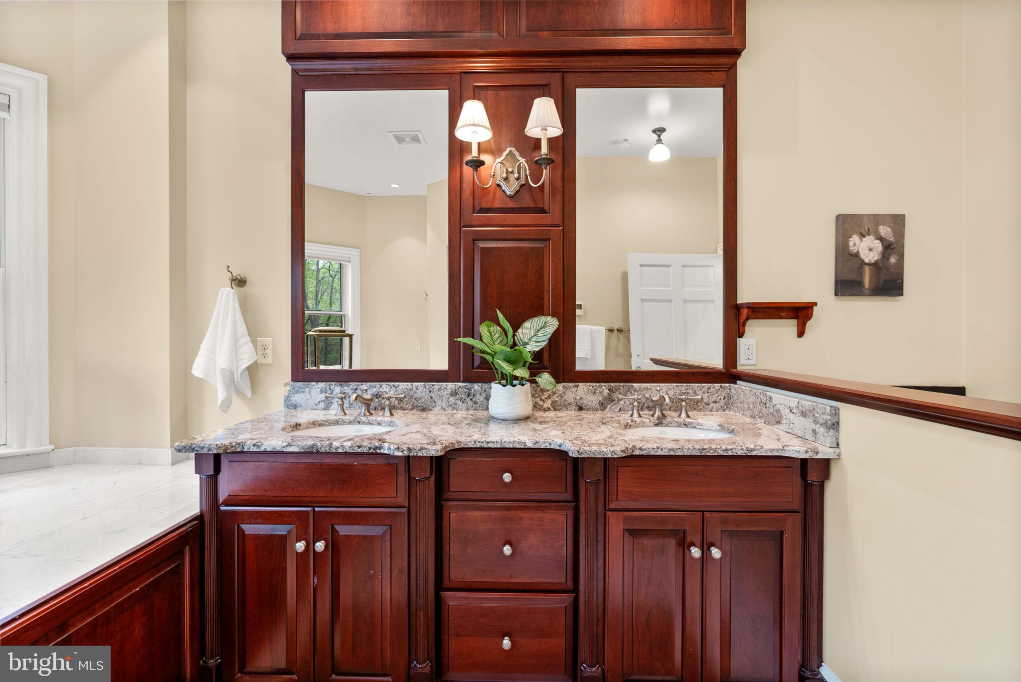 NICHOLSONS MANOR - Residential