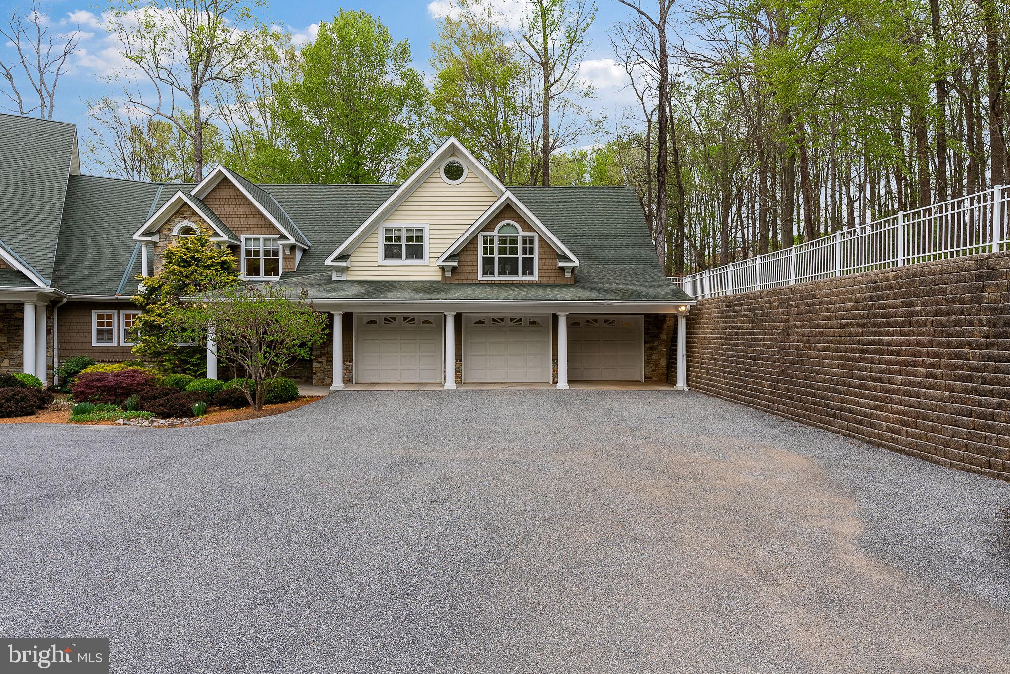 NICHOLSONS MANOR - Residential