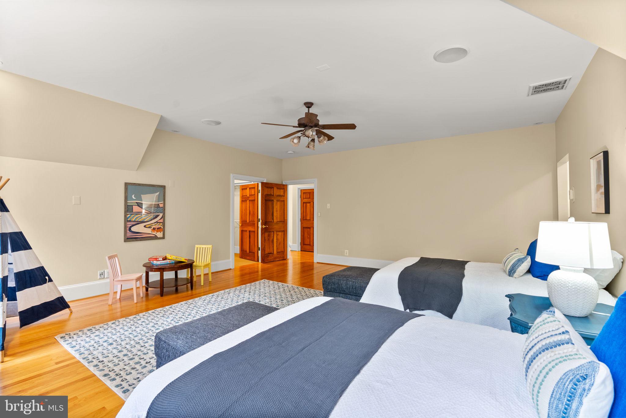 NICHOLSONS MANOR - Residential