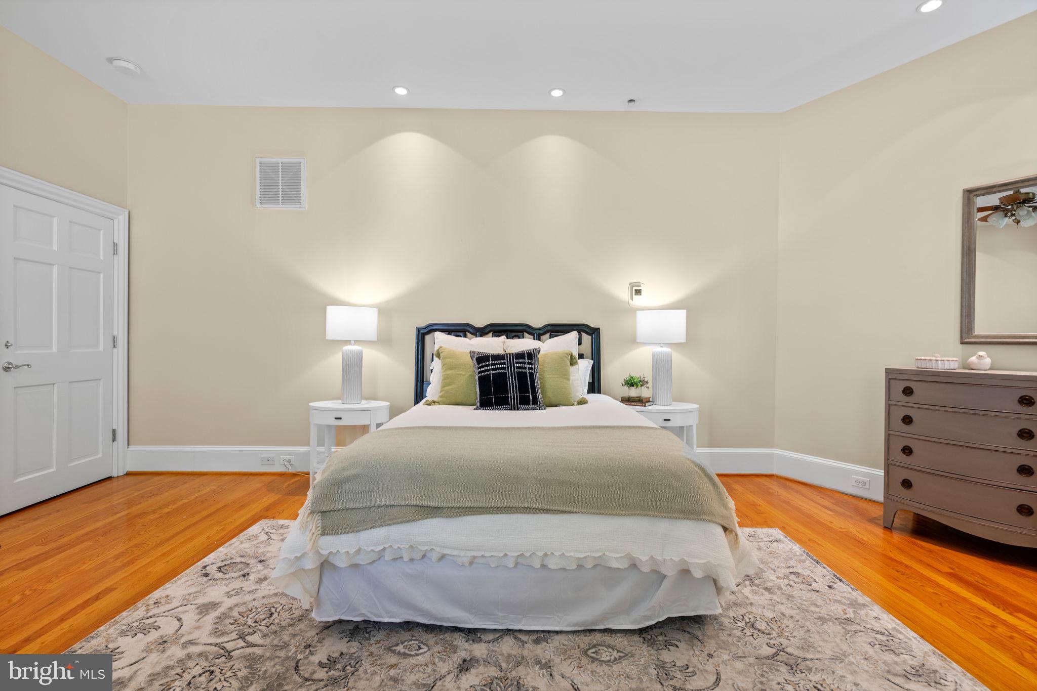 NICHOLSONS MANOR - Residential