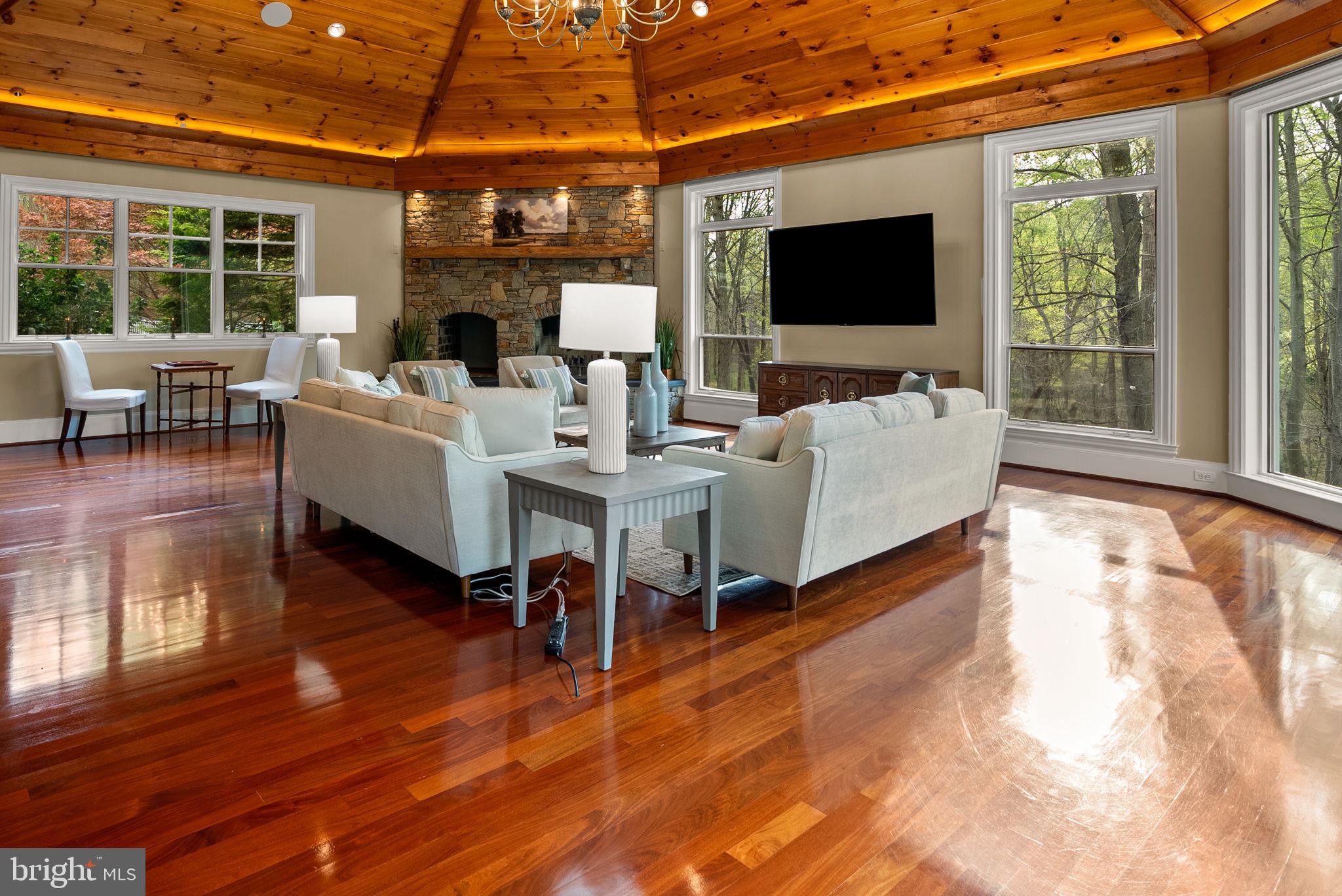 NICHOLSONS MANOR - Residential