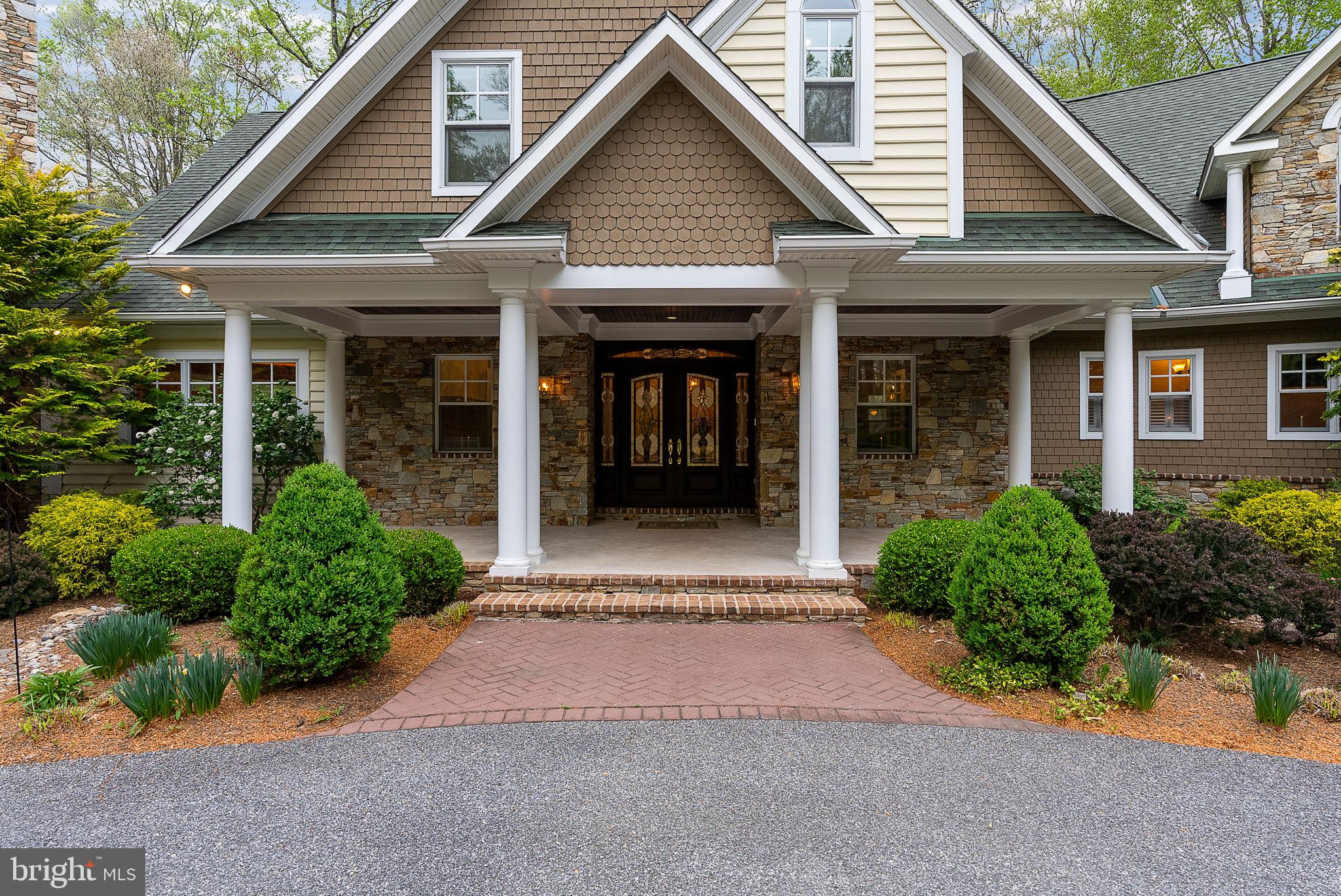 25 BRETT MANOR COURT