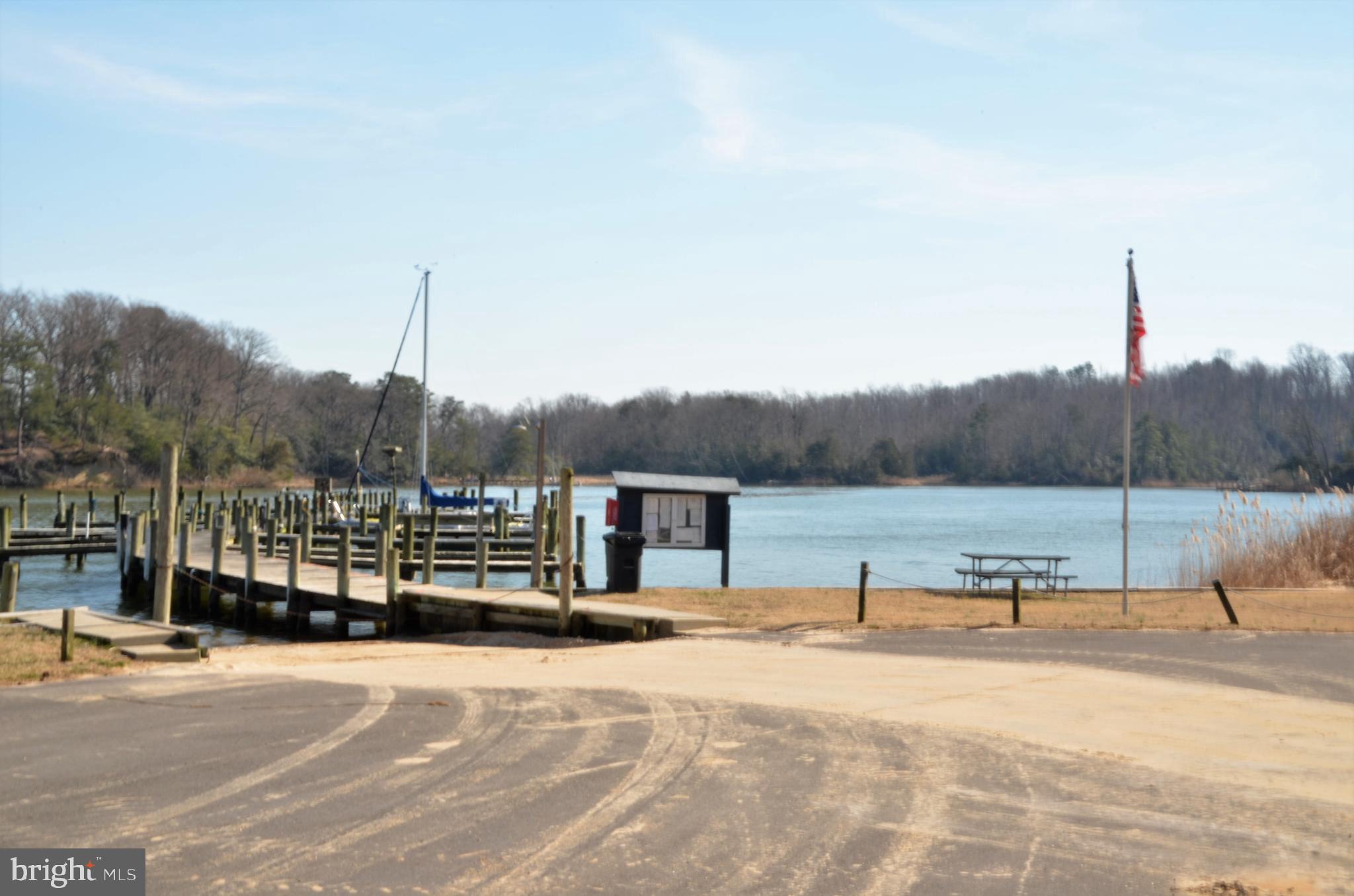 STRATFORD HARBOUR - Land