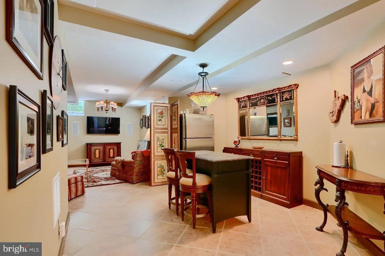 MADONNA MEADOWS - Residential