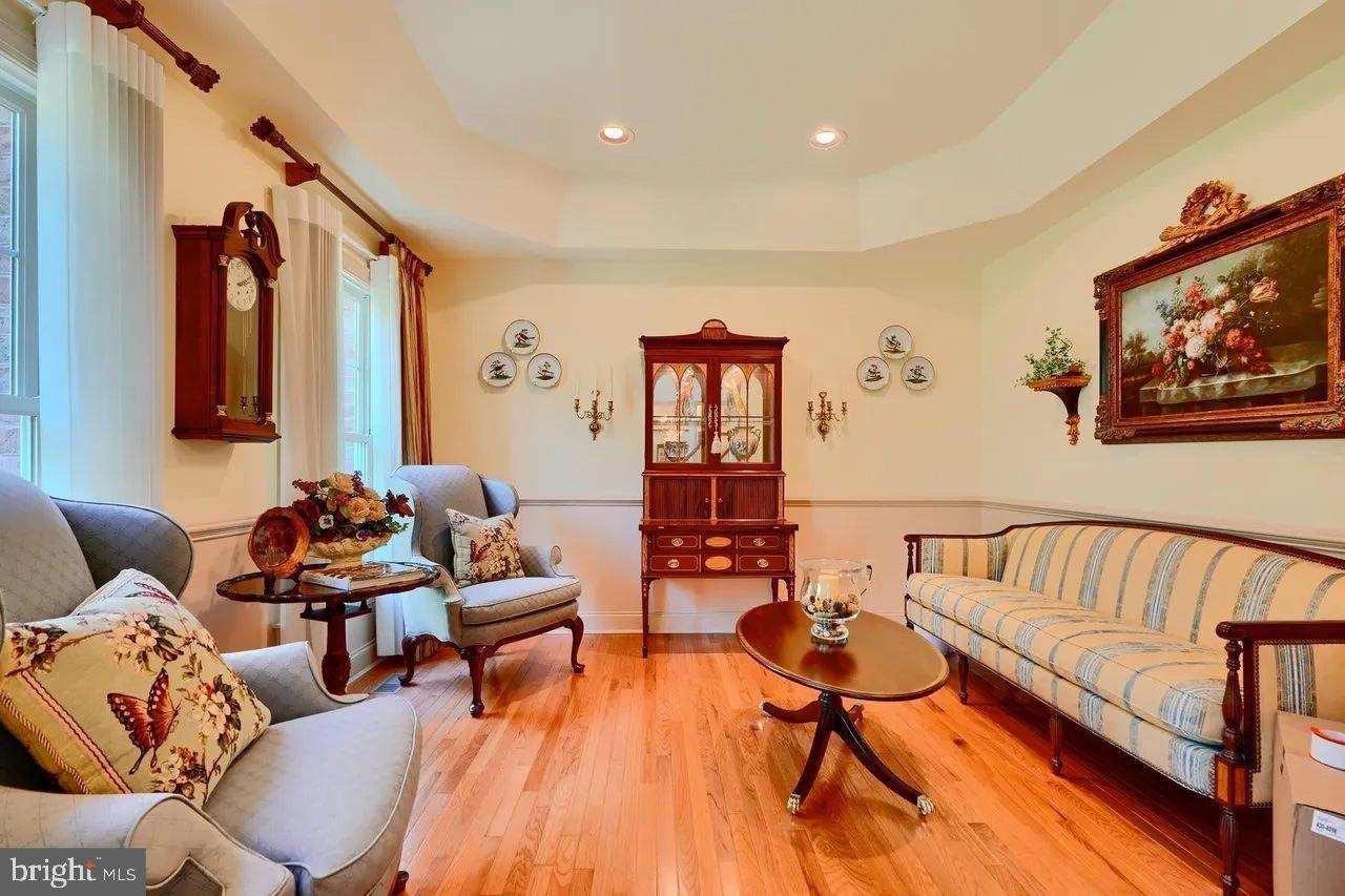 MADONNA MEADOWS - Residential
