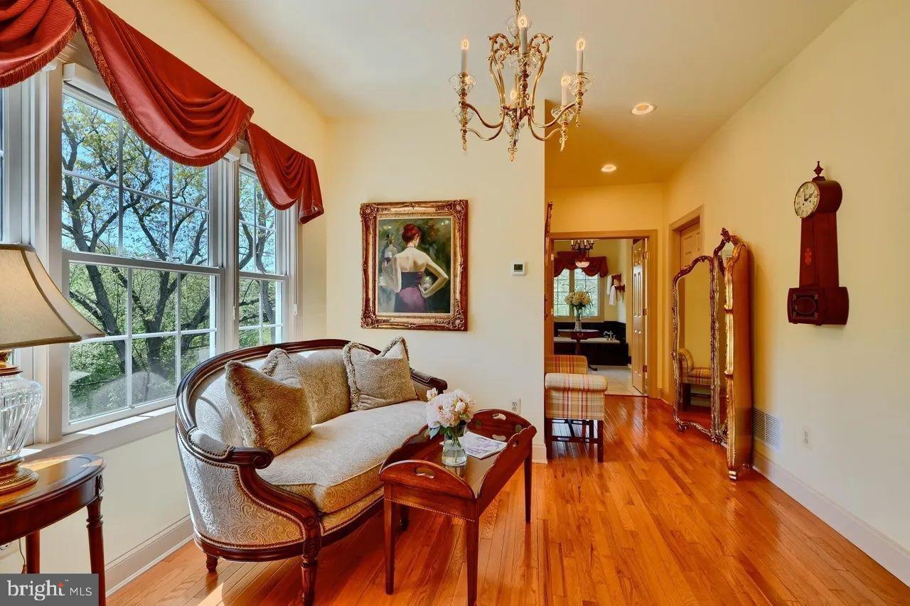 MADONNA MEADOWS - Residential