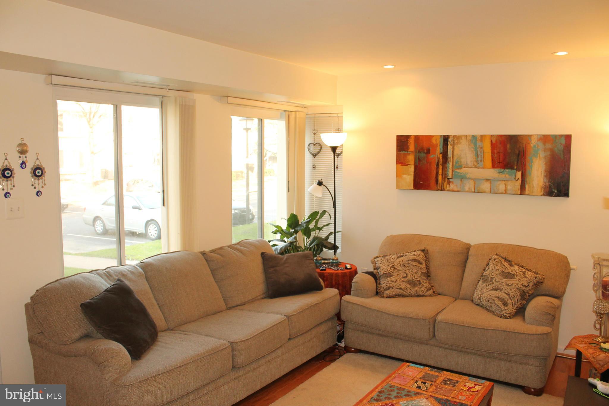 BURKE CENTRE STATION COMMONS - Residential