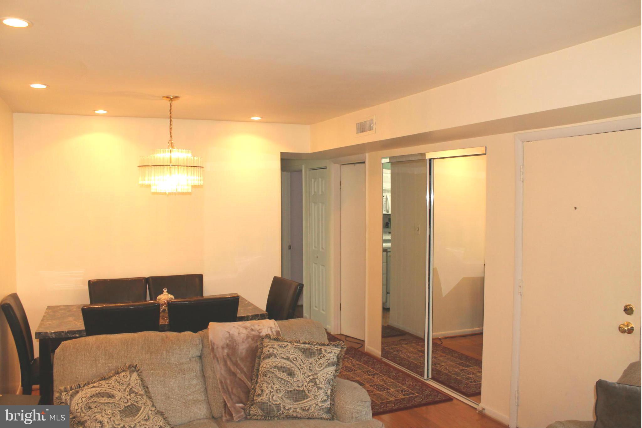 BURKE CENTRE STATION COMMONS - Residential