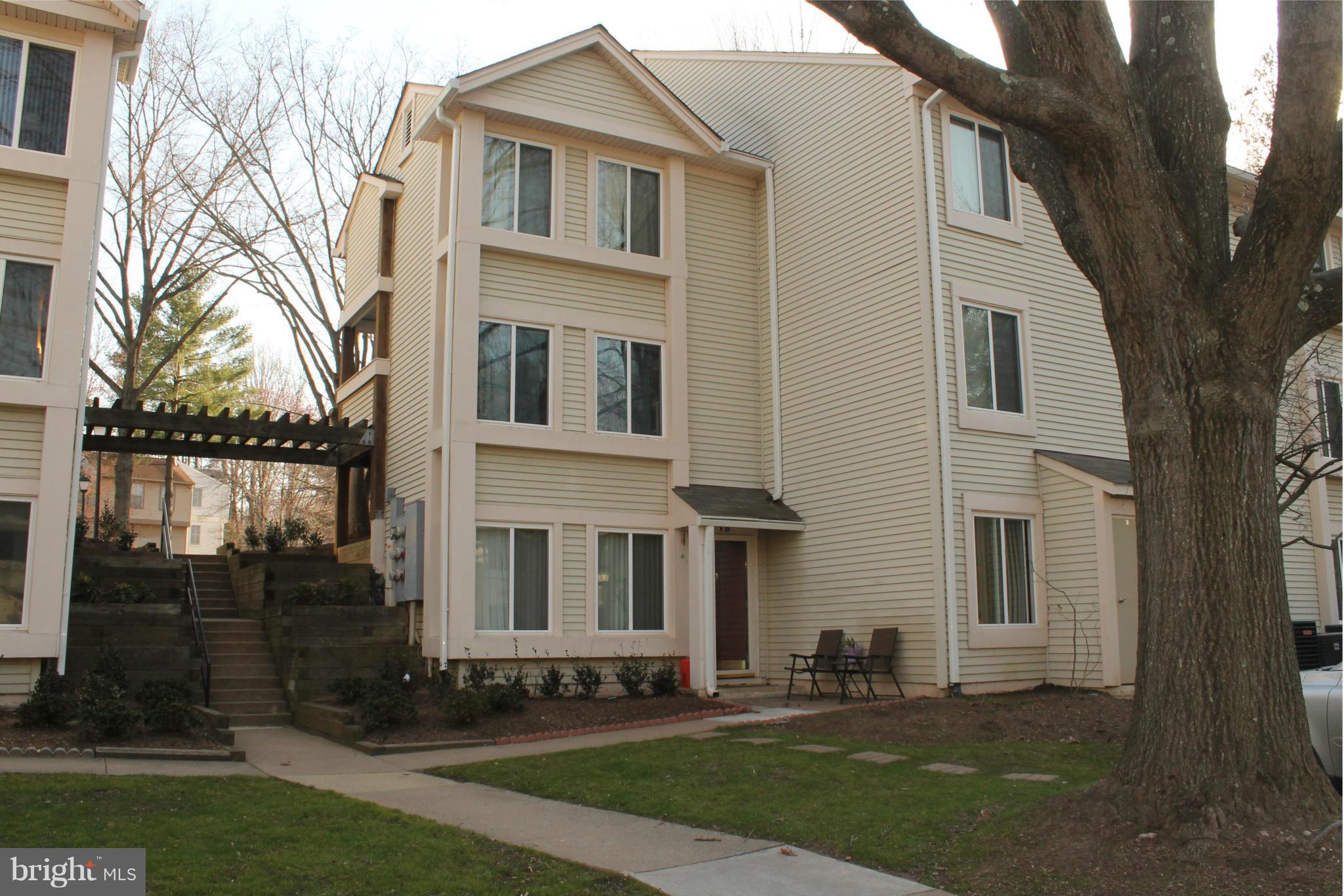 BURKE CENTRE STATION COMMONS - Residential