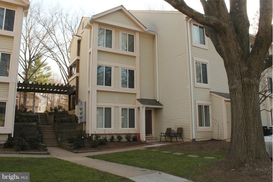 Great ground level unit, be part of a small community of owner occupied units. 3 bedroom 950 Sq feet, come see how owner has turned this home into a spacious oasis, redesigned kitchen and living room into a open flow layout/ close to pool-VRE-farmers market along with shopping and restaurants- parking has one assigned. Excellent amenities pool, tennis courts, and play grounds