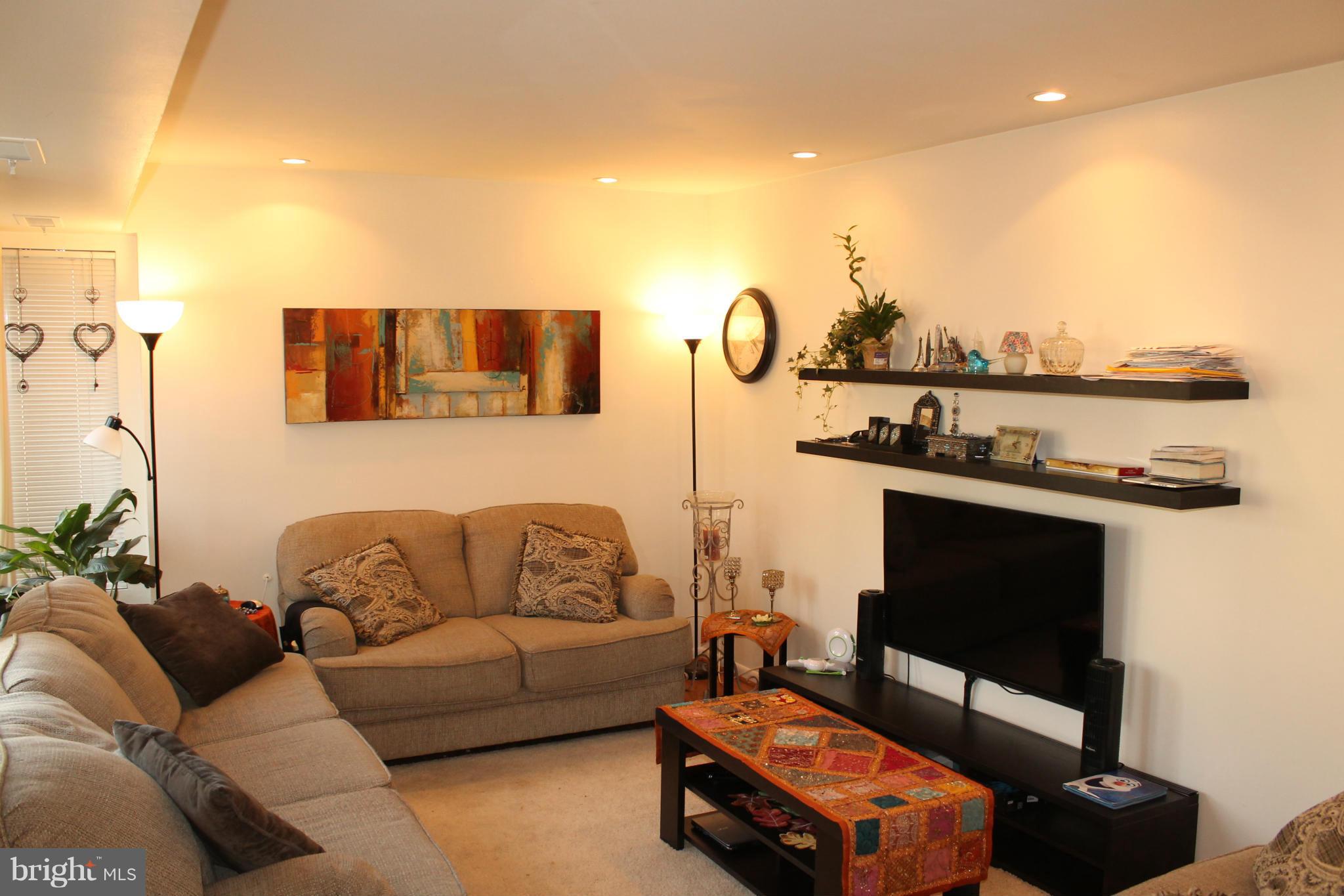 BURKE CENTRE STATION COMMONS - Residential