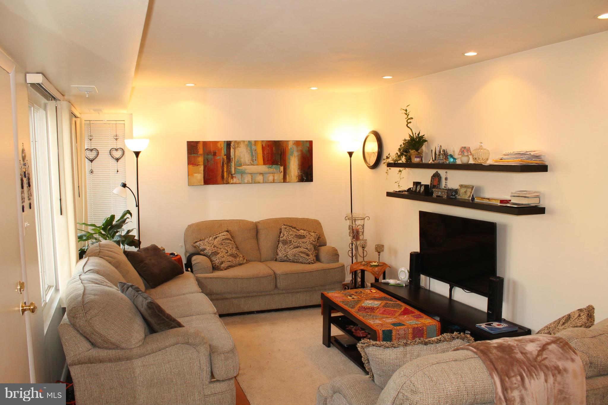 BURKE CENTRE STATION COMMONS - Residential