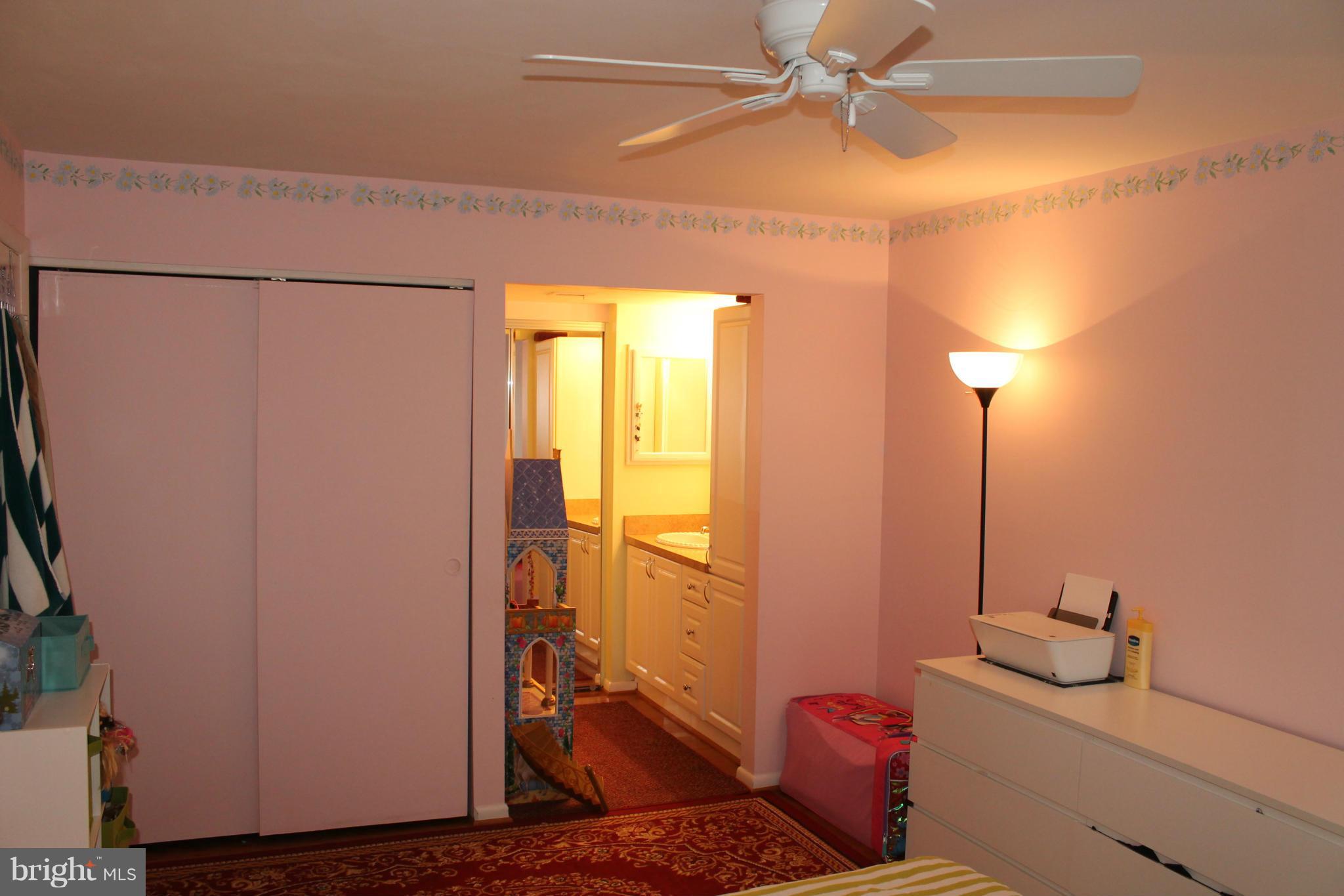 BURKE CENTRE STATION COMMONS - Residential