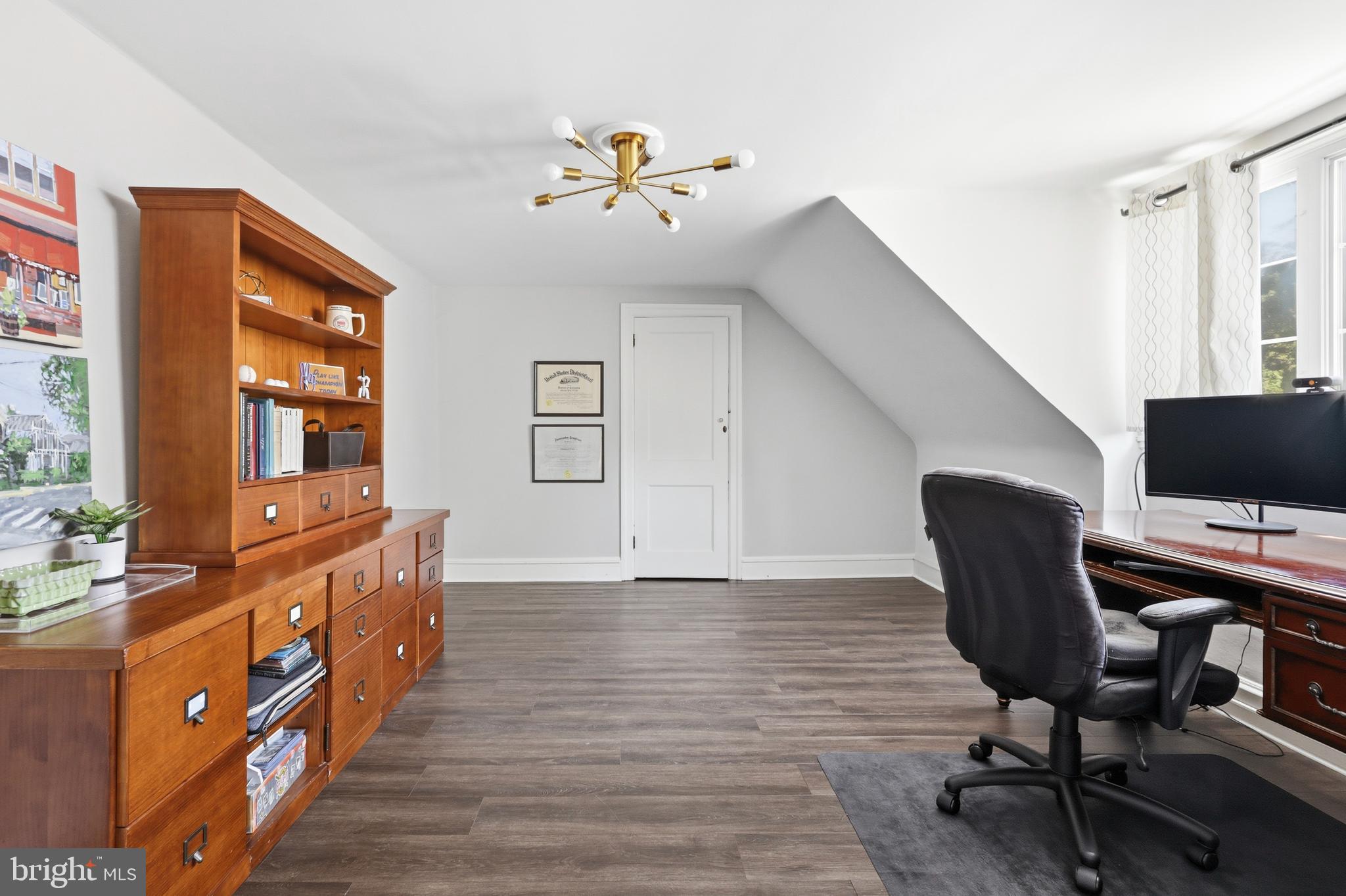CHESTNUT HILL - Residential